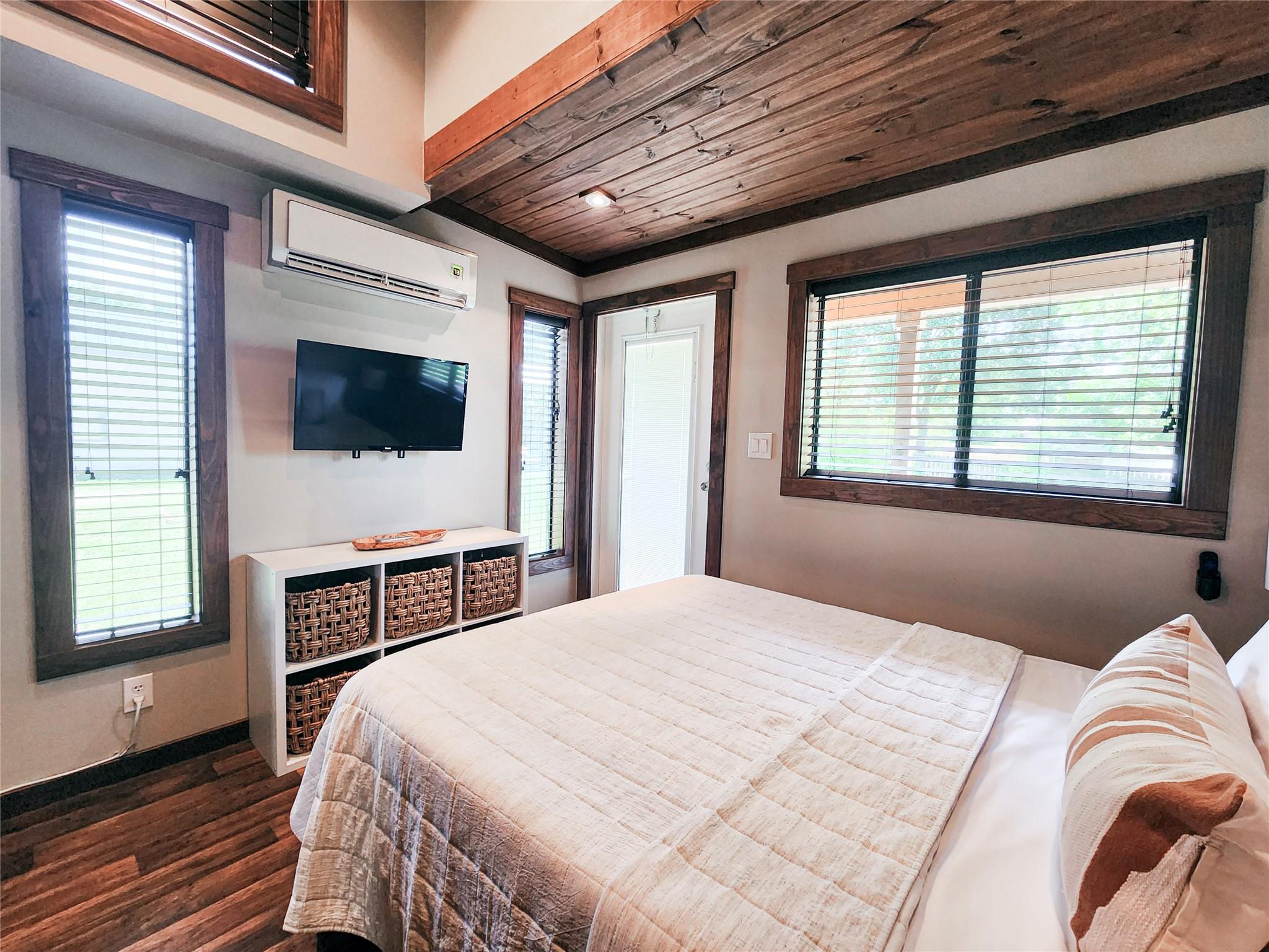 Image 16 of 20 For 300 Park Ave