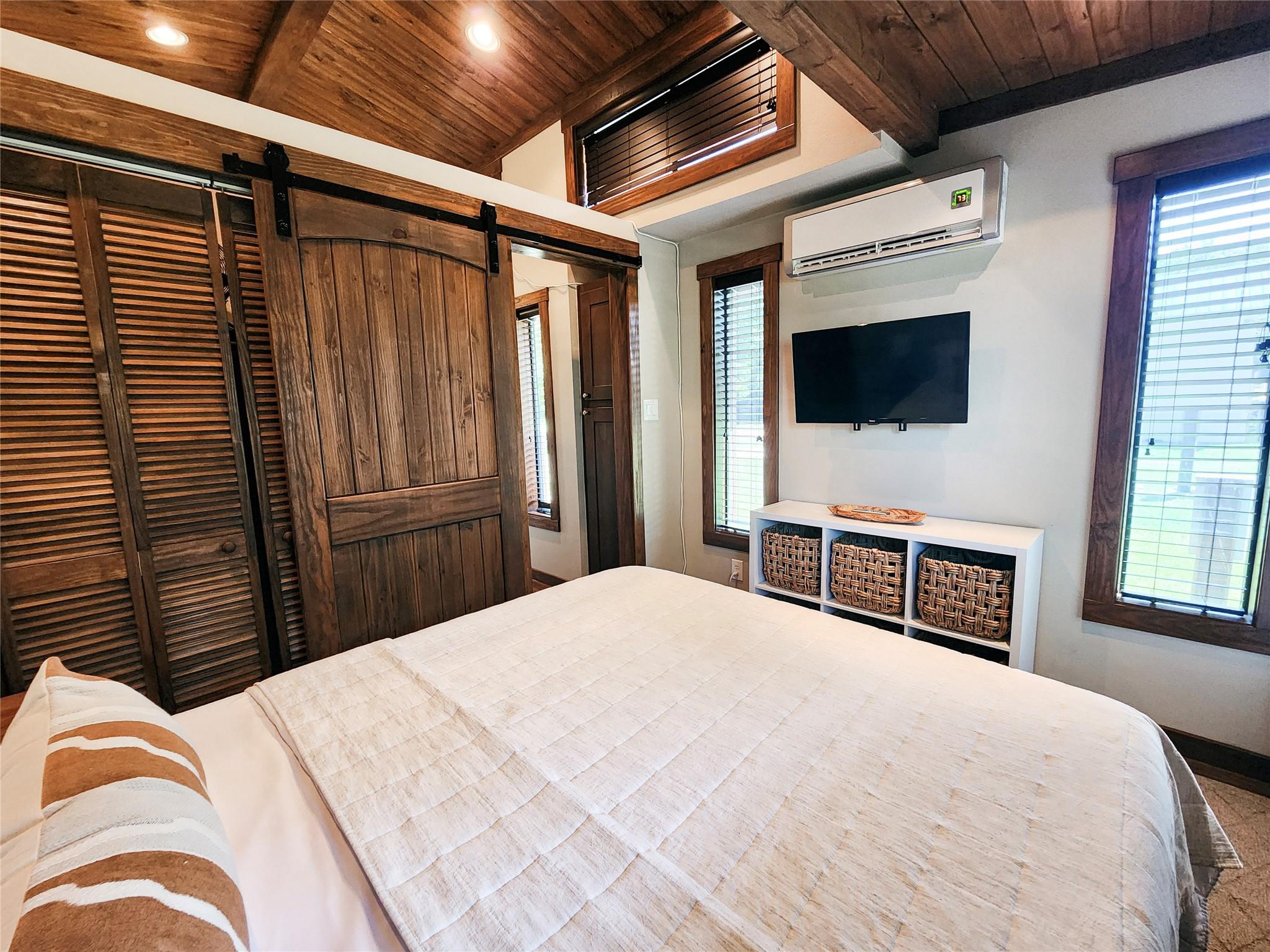 Image 17 of 20 For 300 Park Ave