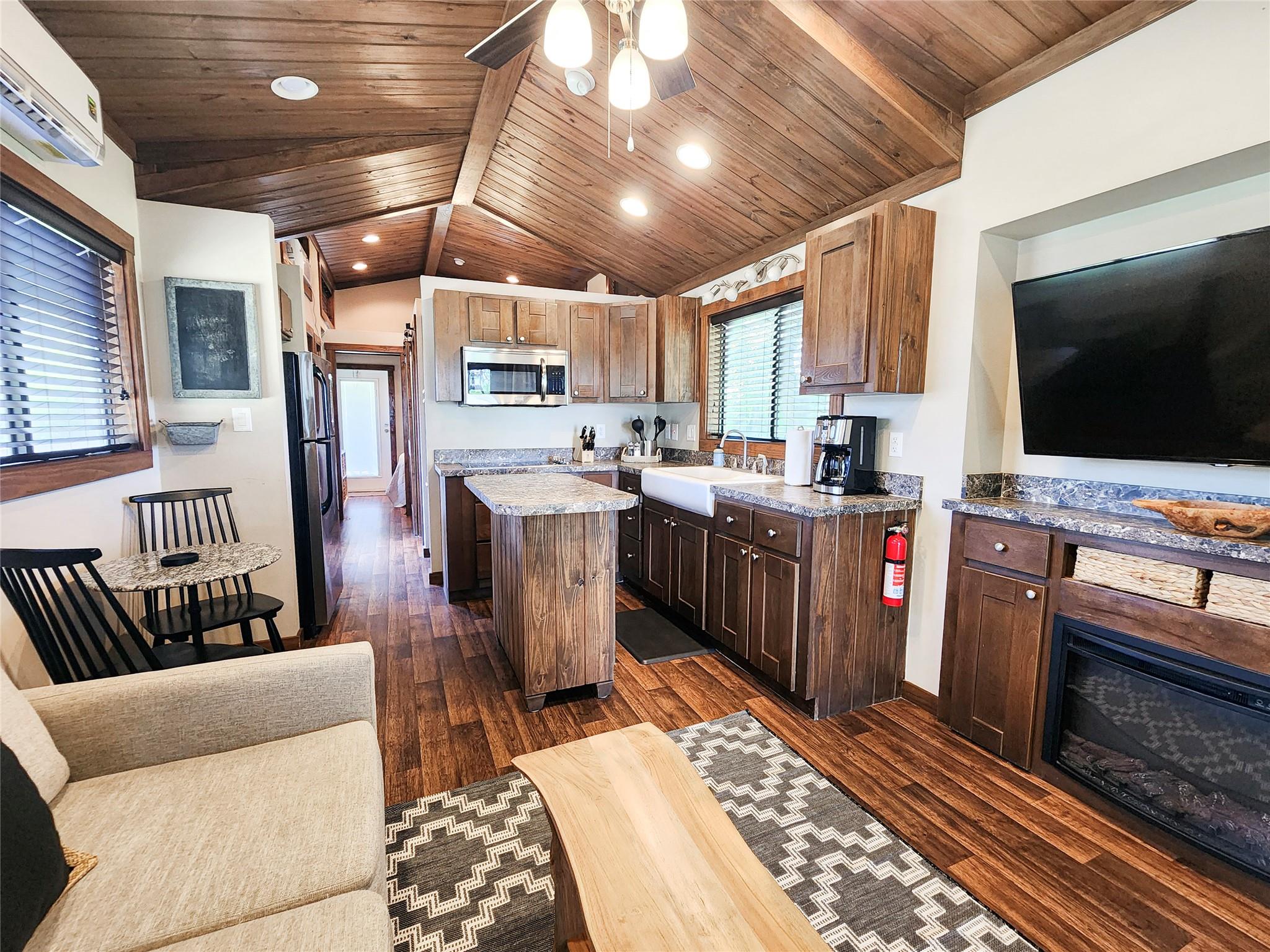 Image 4 of 20 For 300 Park Ave