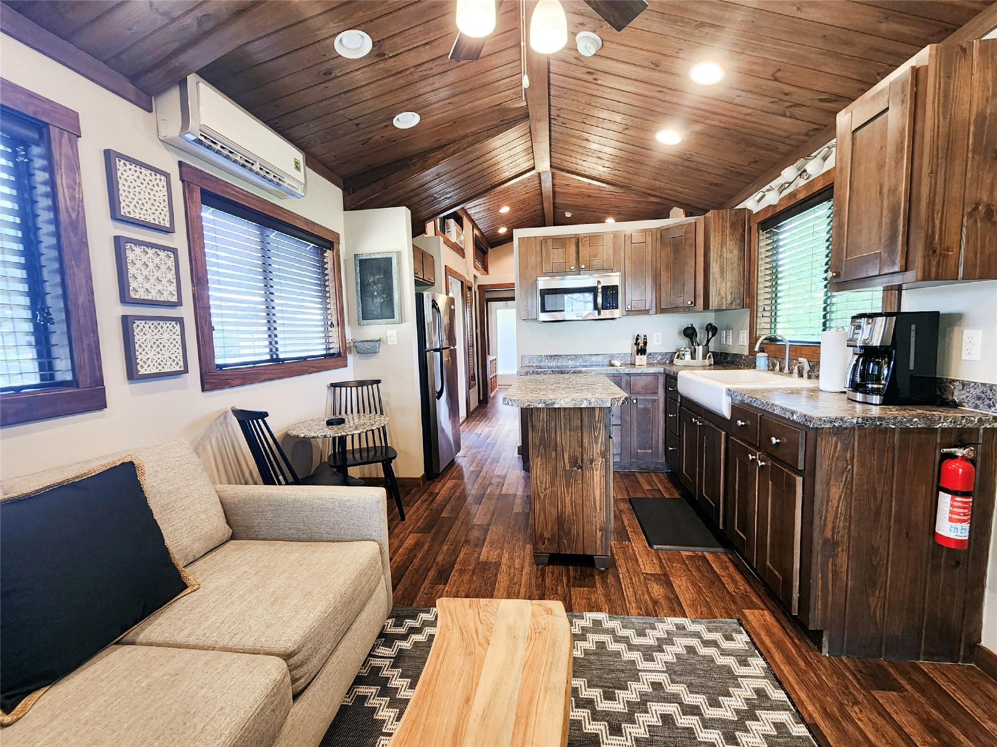 Image 5 of 20 For 300 Park Ave