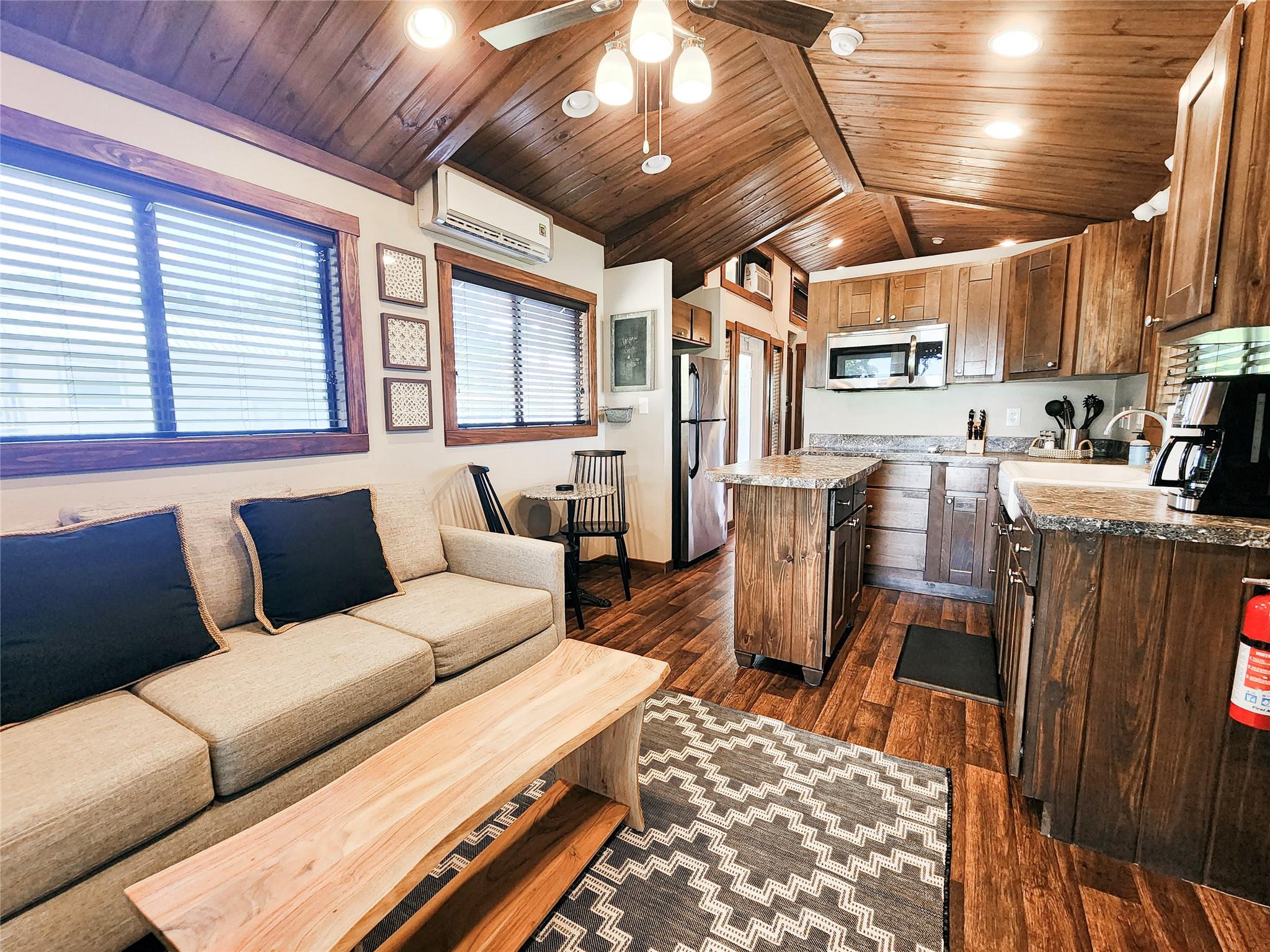 Image 6 of 20 For 300 Park Ave