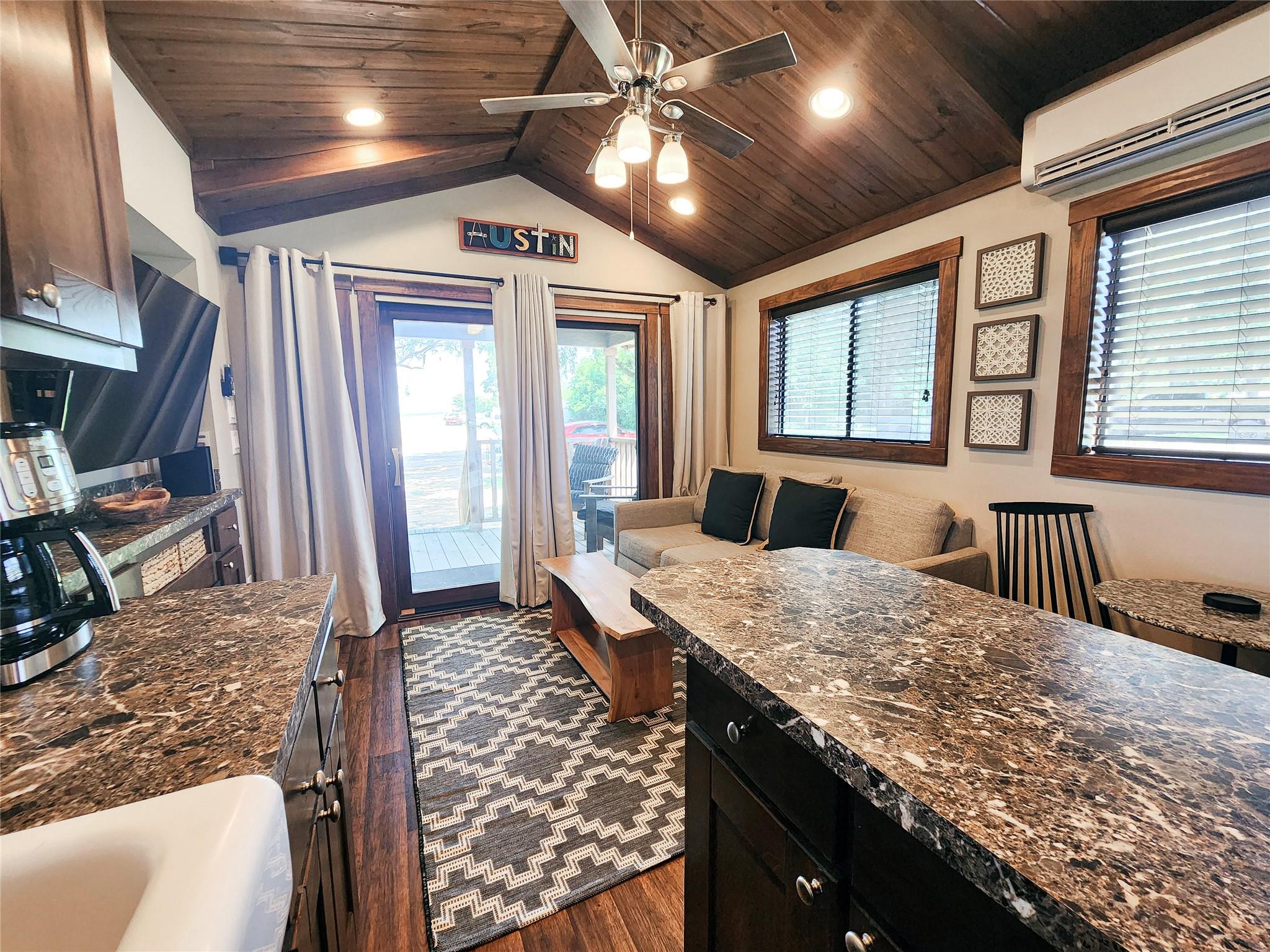 Image 7 of 20 For 300 Park Ave