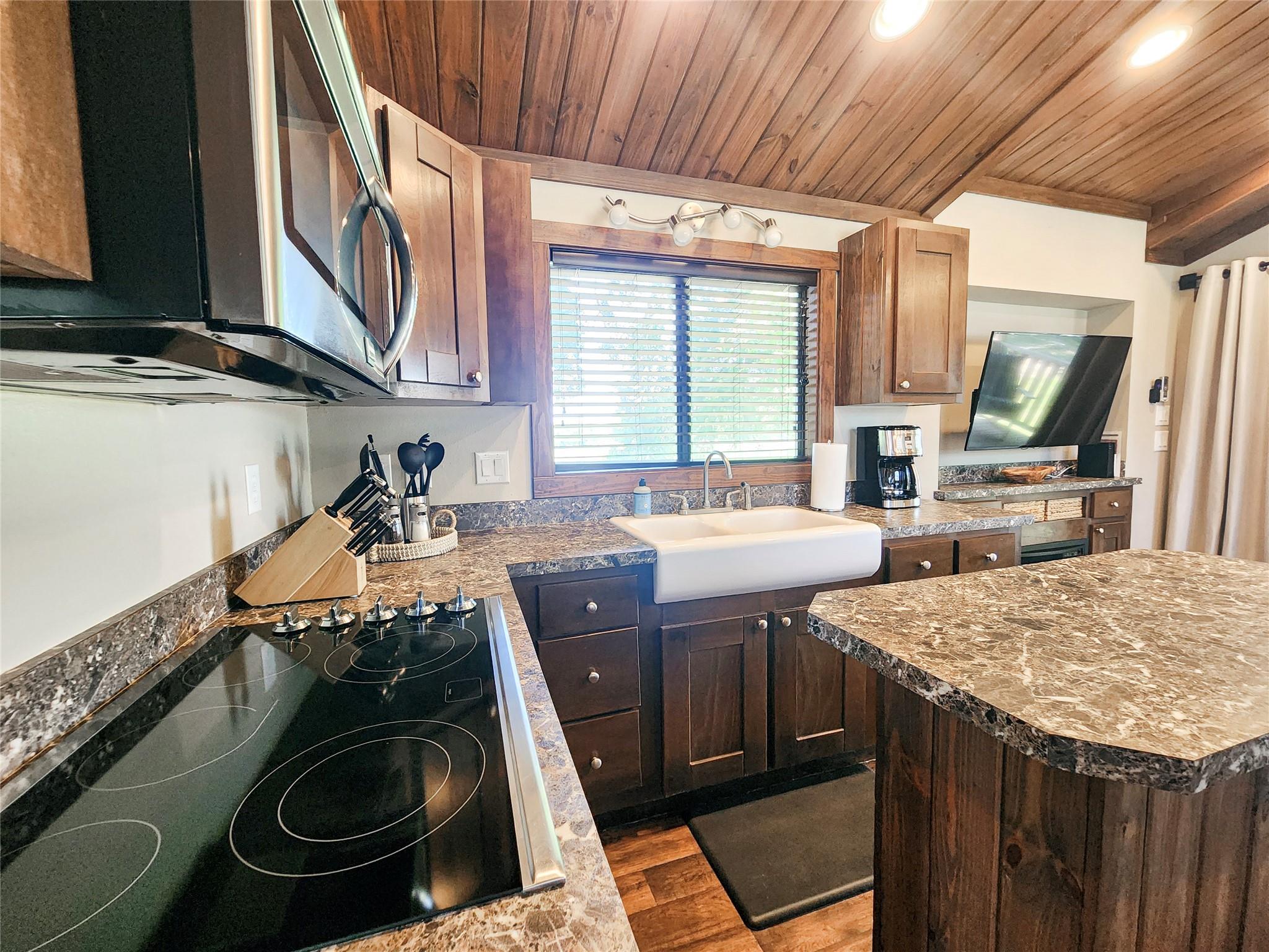 Image 9 of 20 For 300 Park Ave