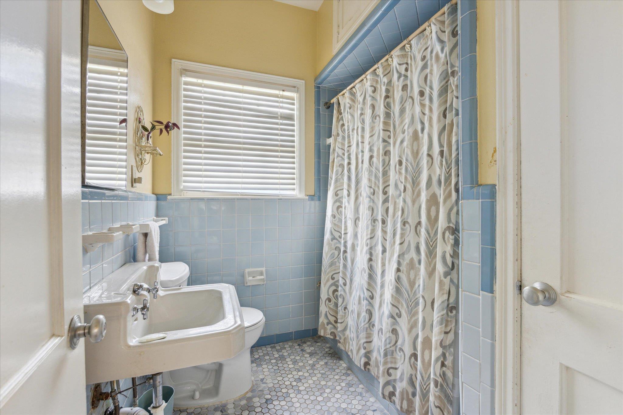 Image 13 of 23 For 500 North Bluff Dr