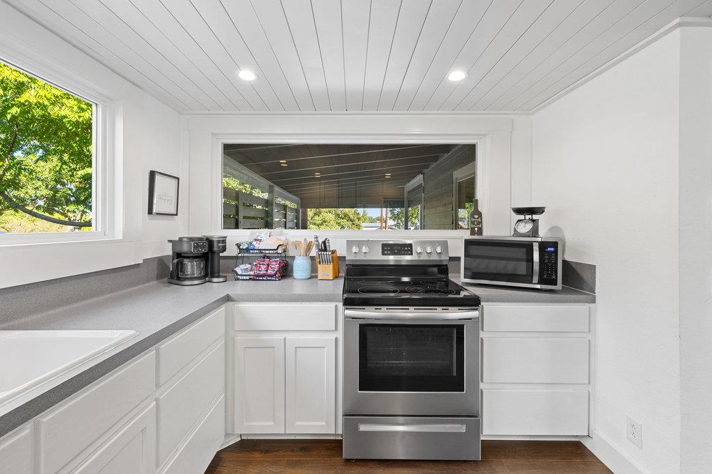 Image 18 of 37 For 102 Ranchview Dr