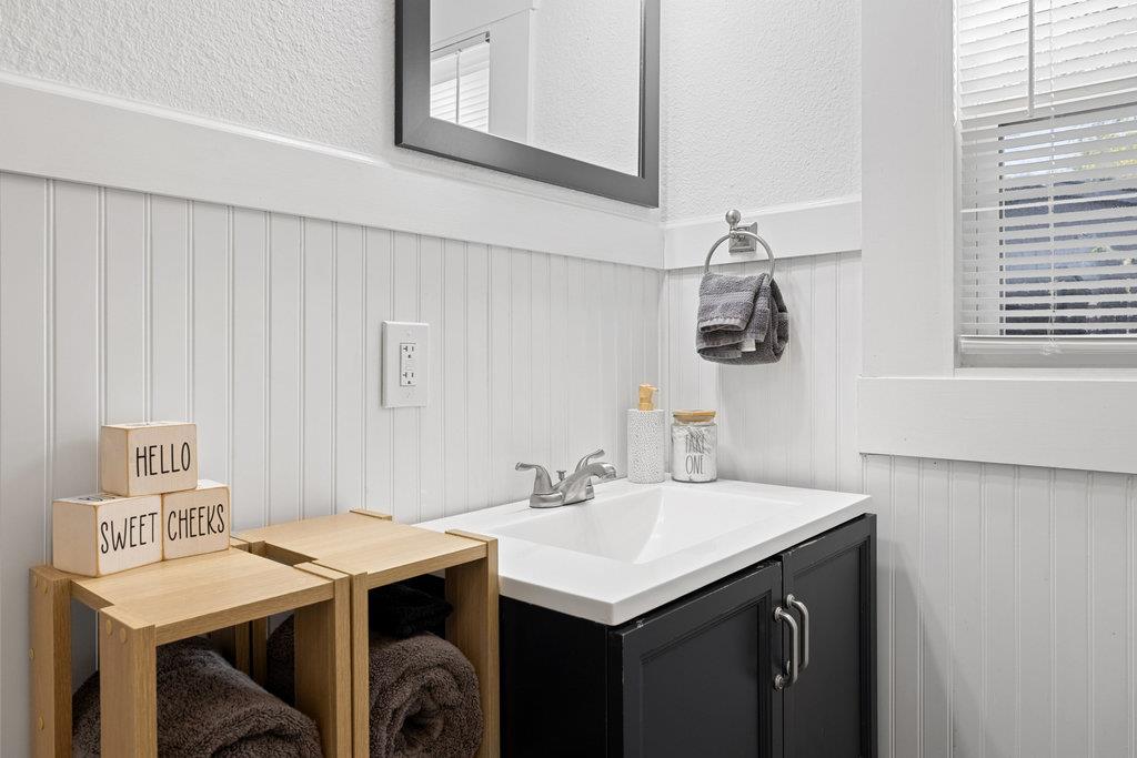 Image 22 of 37 For 102 Ranchview Dr