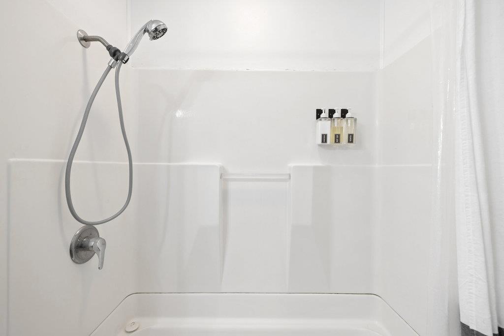 Image 23 of 37 For 102 Ranchview Dr