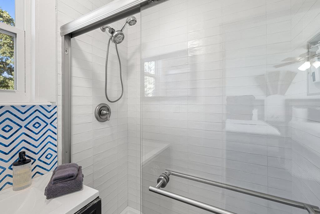 Image 28 of 37 For 102 Ranchview Dr