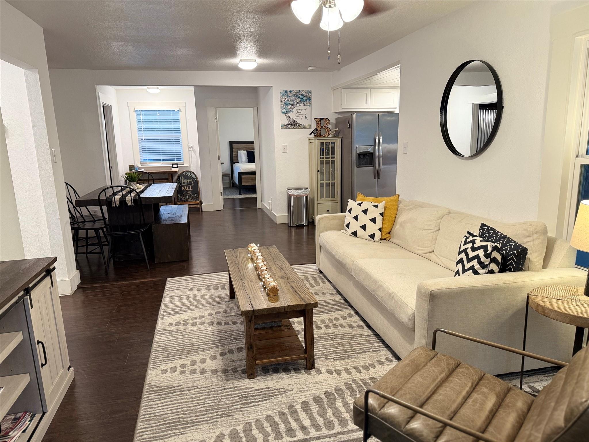 Image 3 of 37 For 102 Ranchview Dr