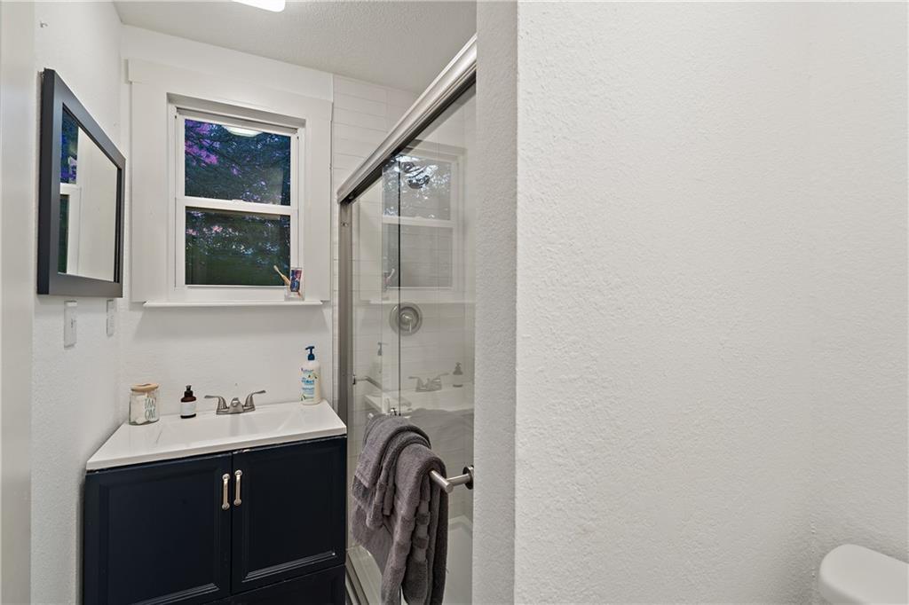 Image 6 of 37 For 102 Ranchview Dr