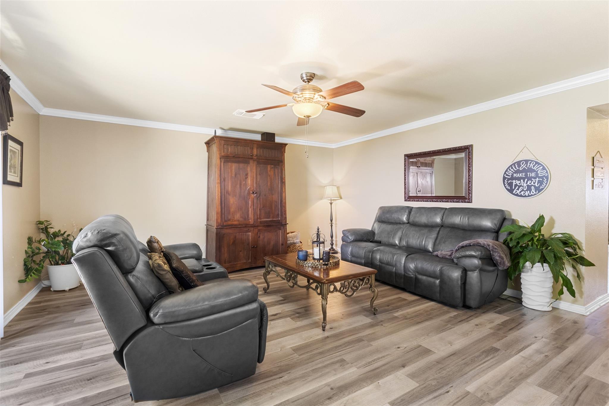 Image 11 of 39 For 9222 Mirecourt