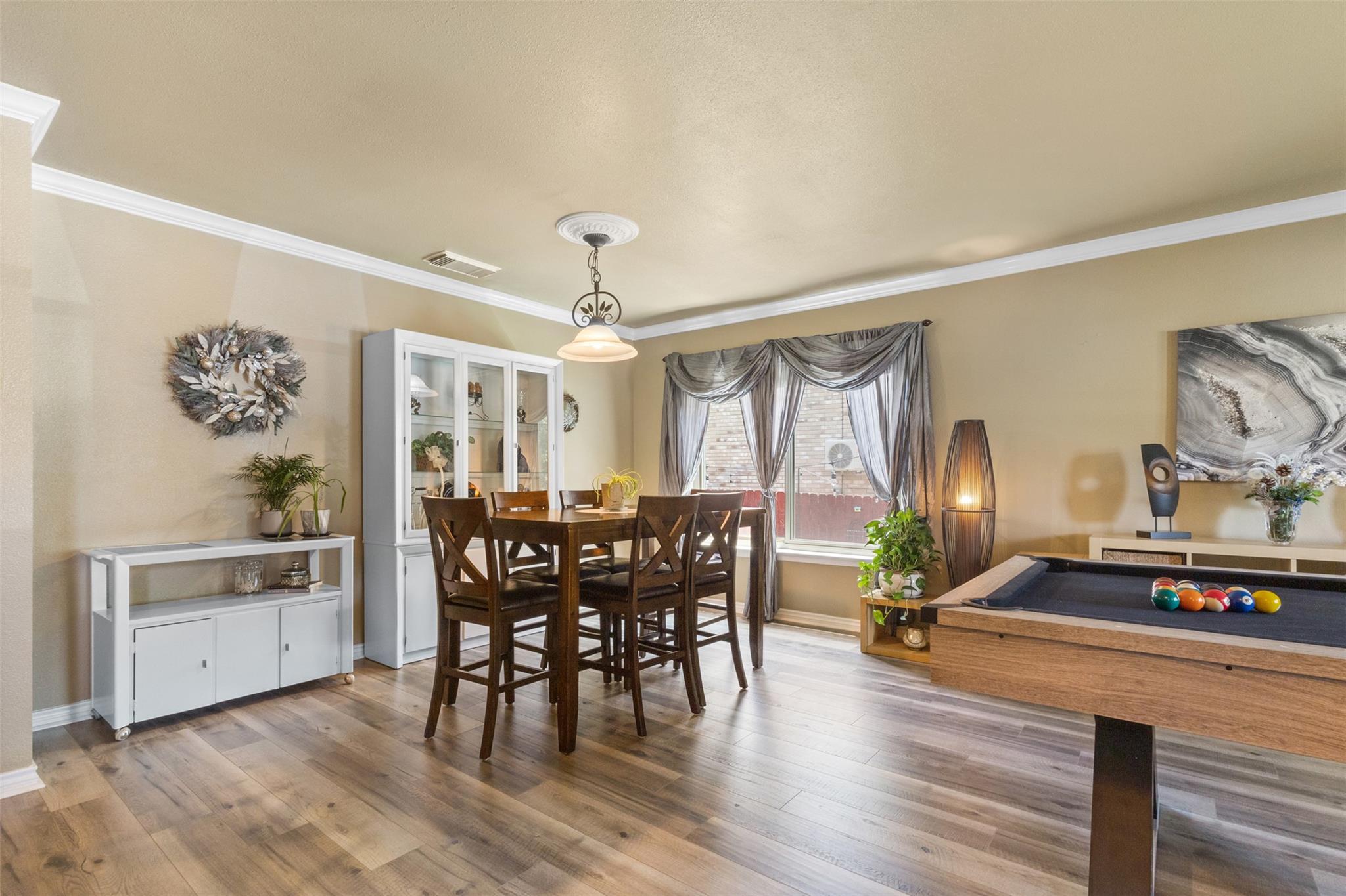 Image 4 of 39 For 9222 Mirecourt