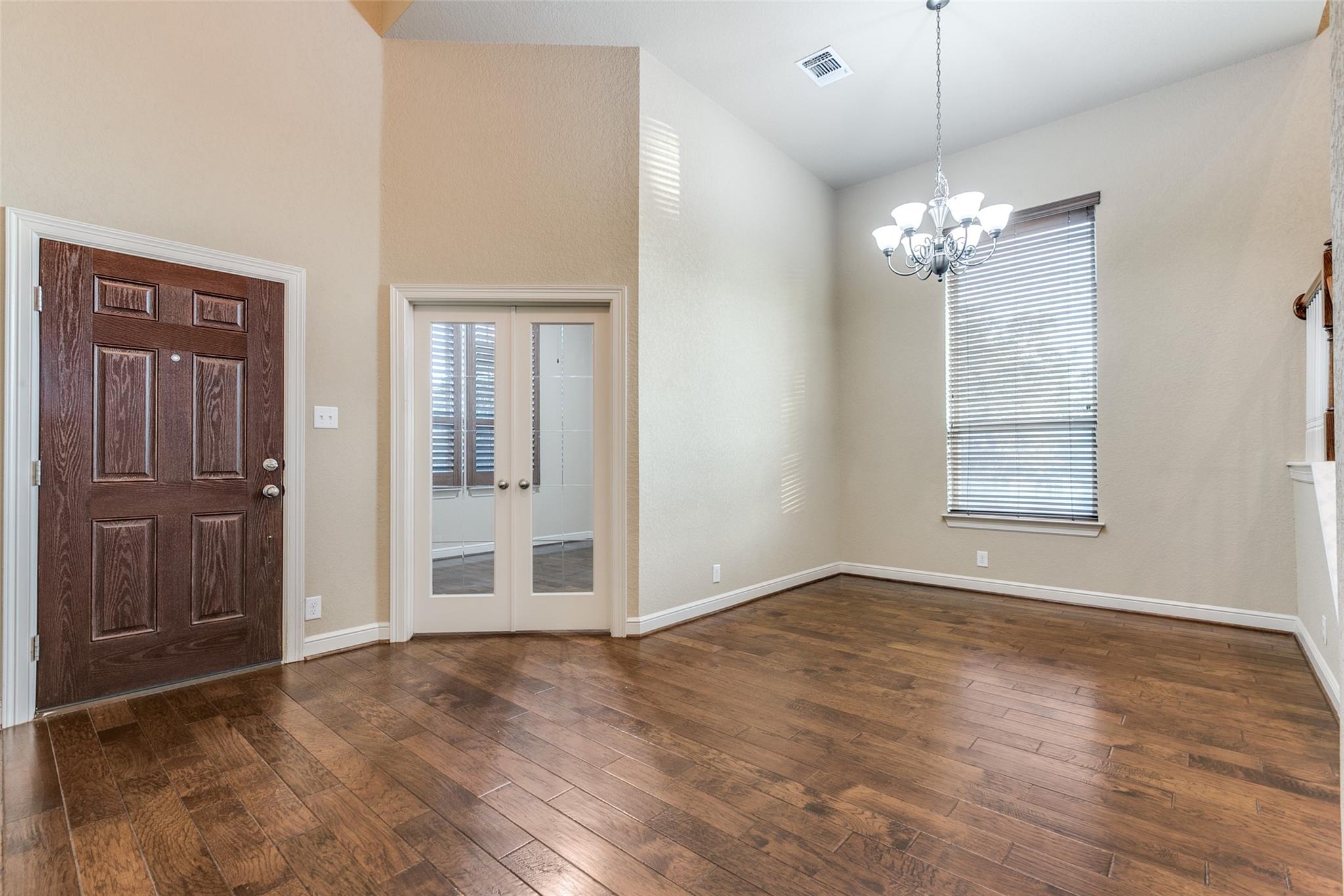 Image 4 of 36 For 15335 Round Pond Pl