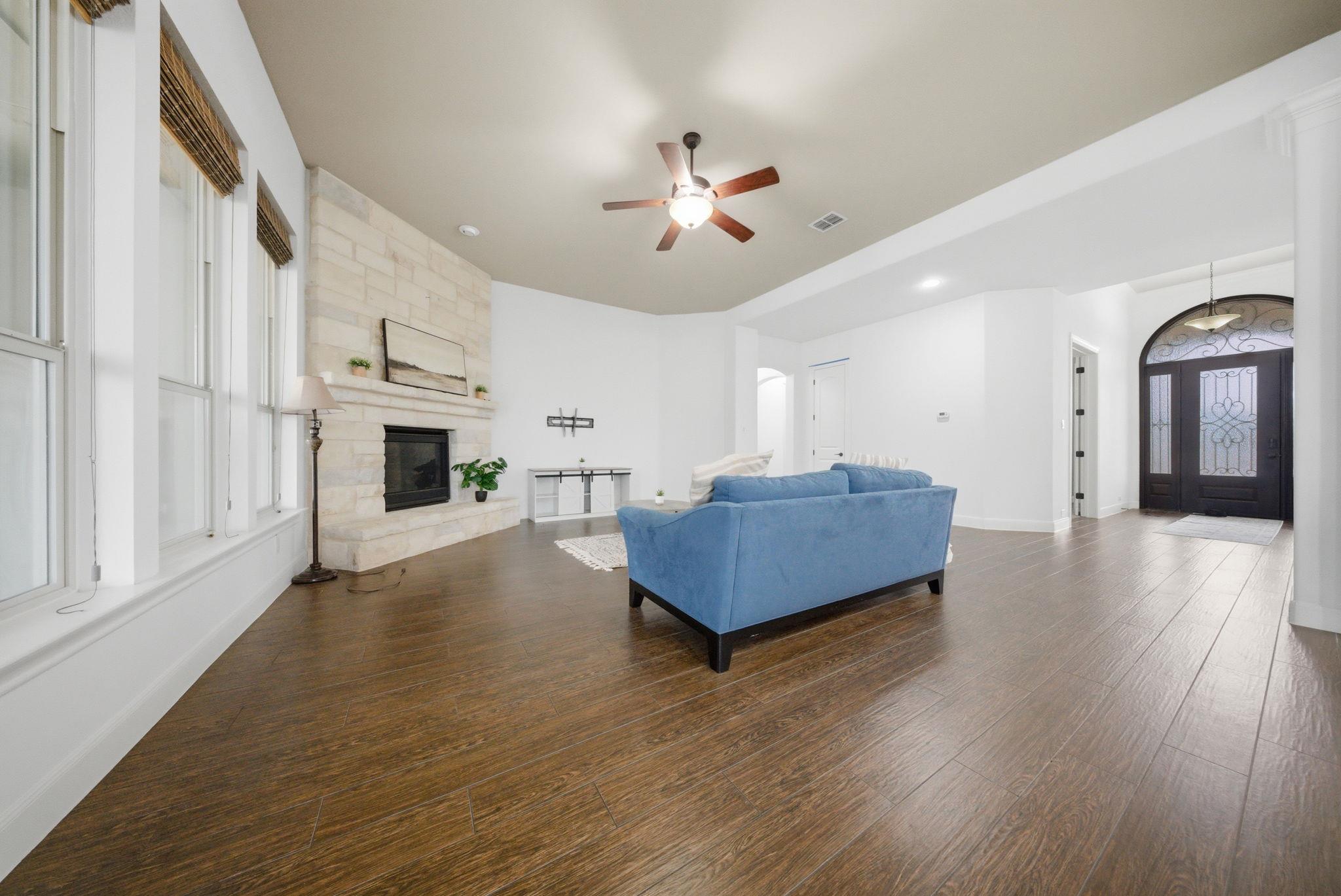 Image 19 of 21 For 728 Deer Run Way Way