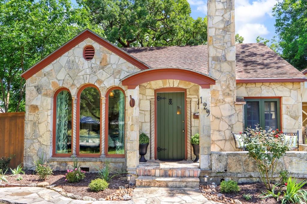 Image 32 of 34 For 129 Evergreen