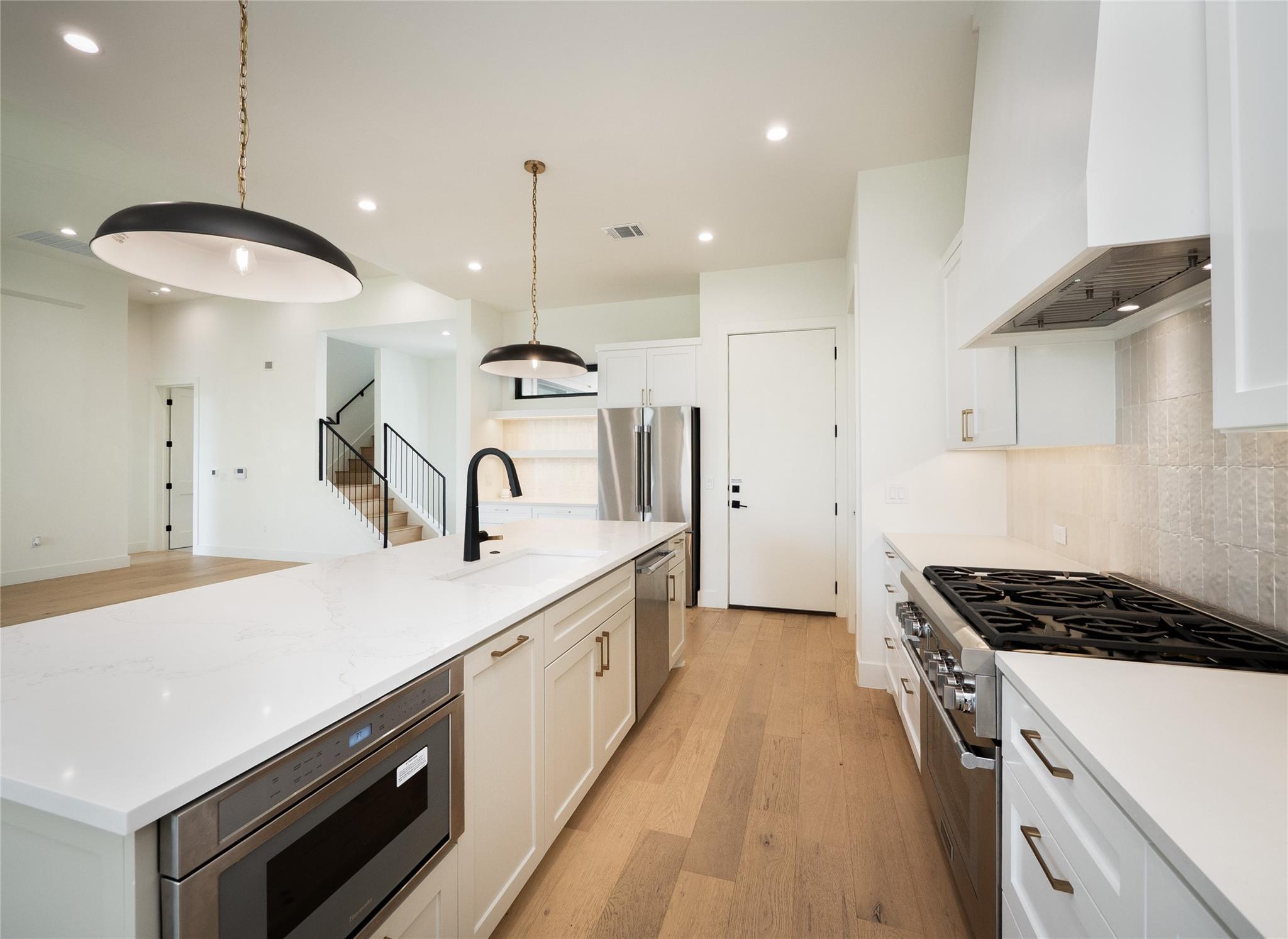 Image 10 of 40 For 814 Stark St