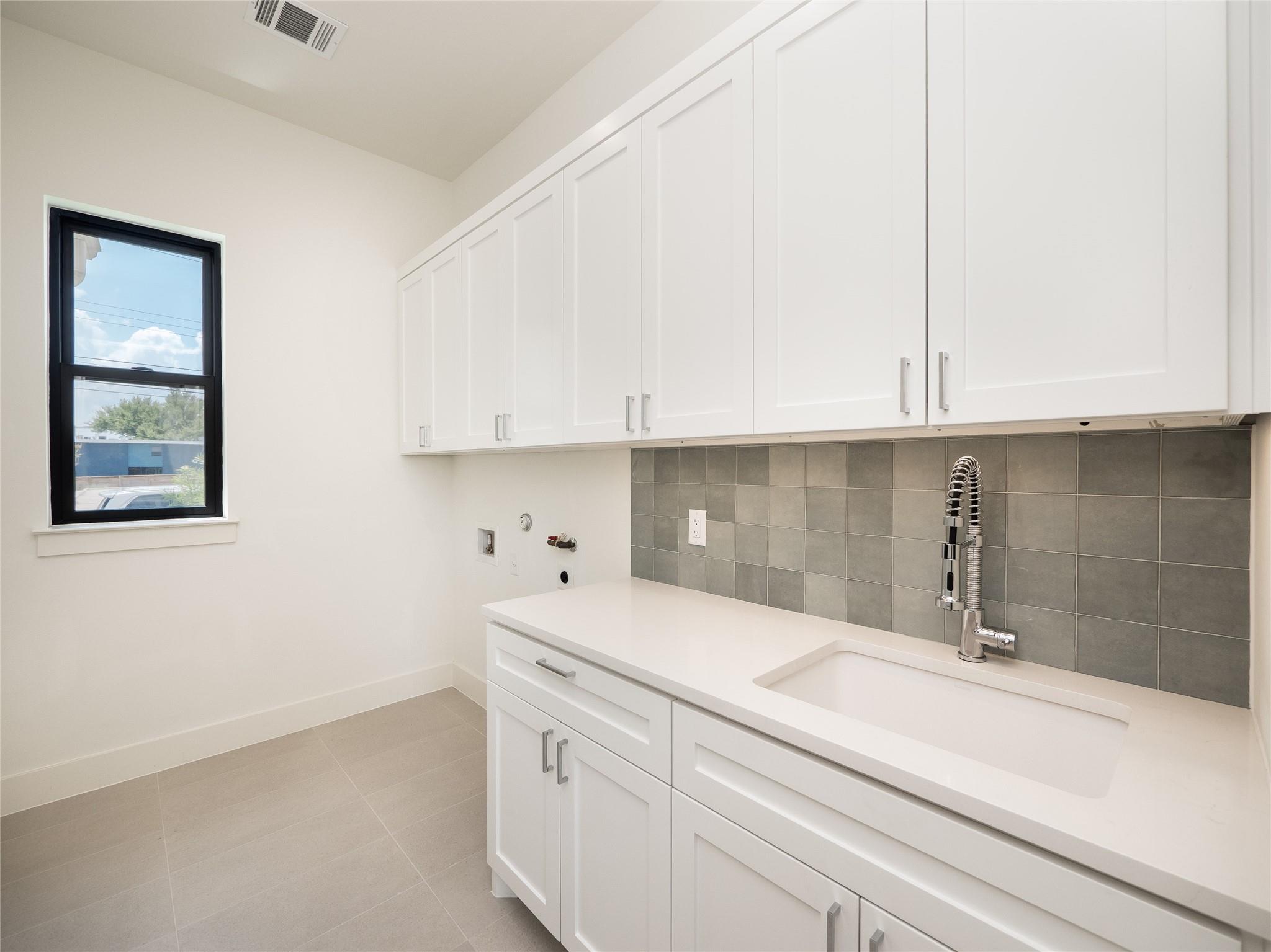 Image 18 of 40 For 814 Stark St