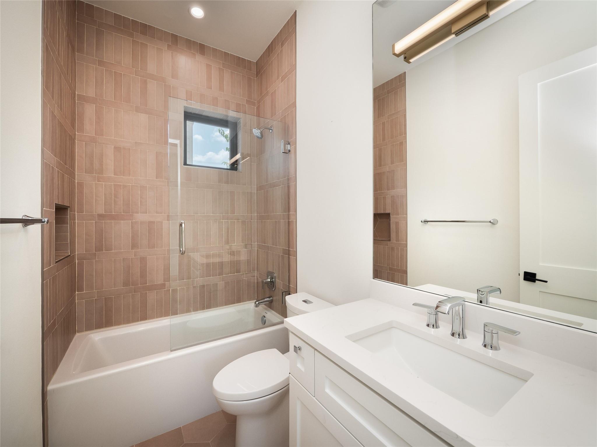 Image 21 of 40 For 814 Stark St