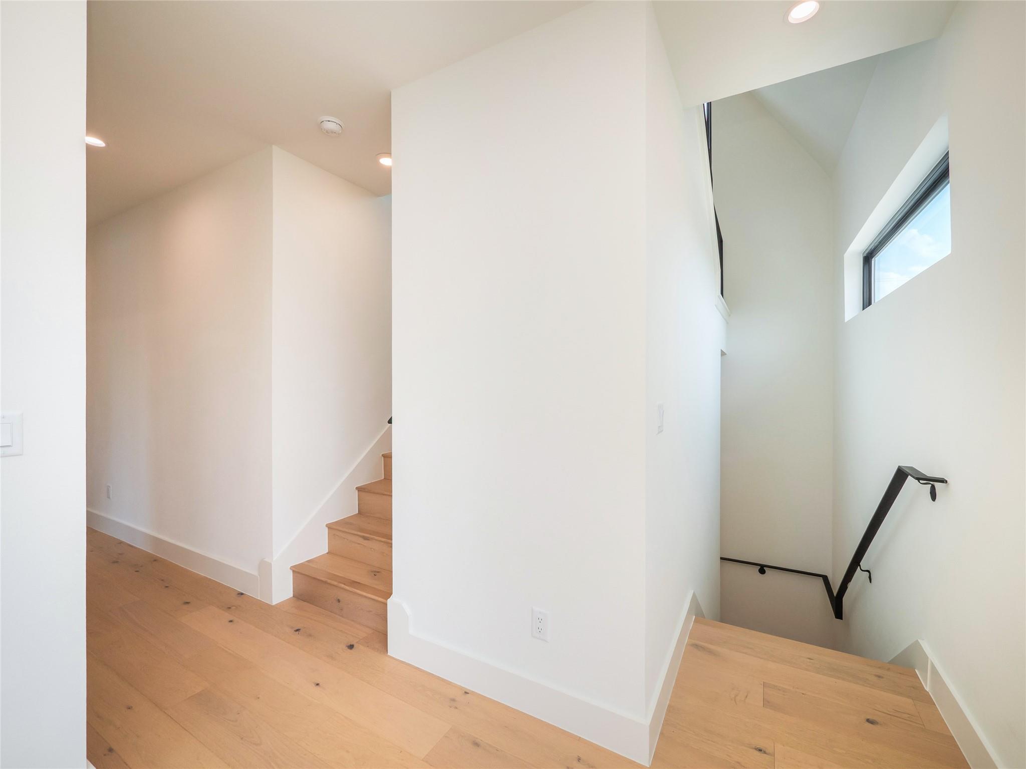 Image 24 of 40 For 814 Stark St