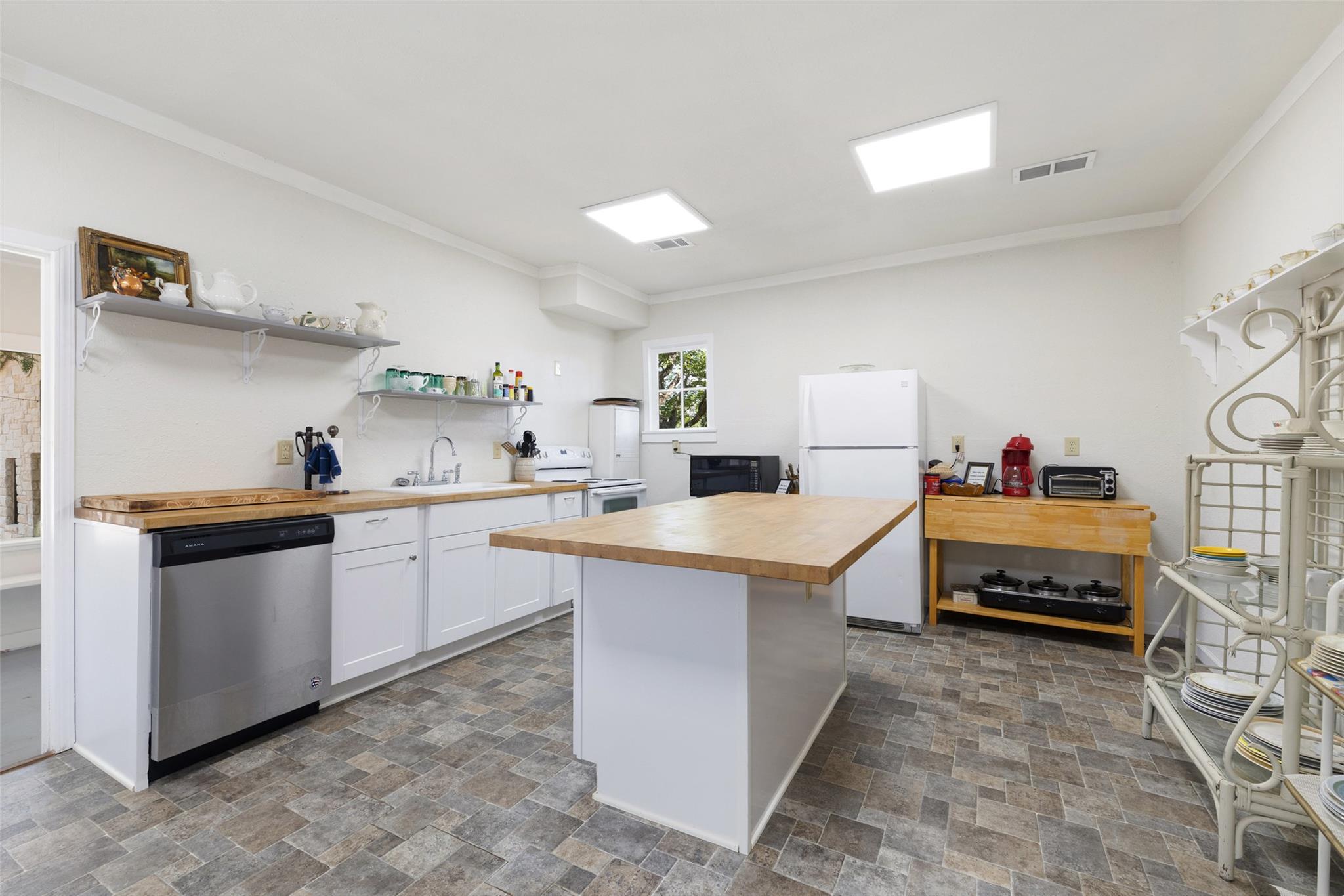 Image 19 of 35 For 201 Nugent Ave