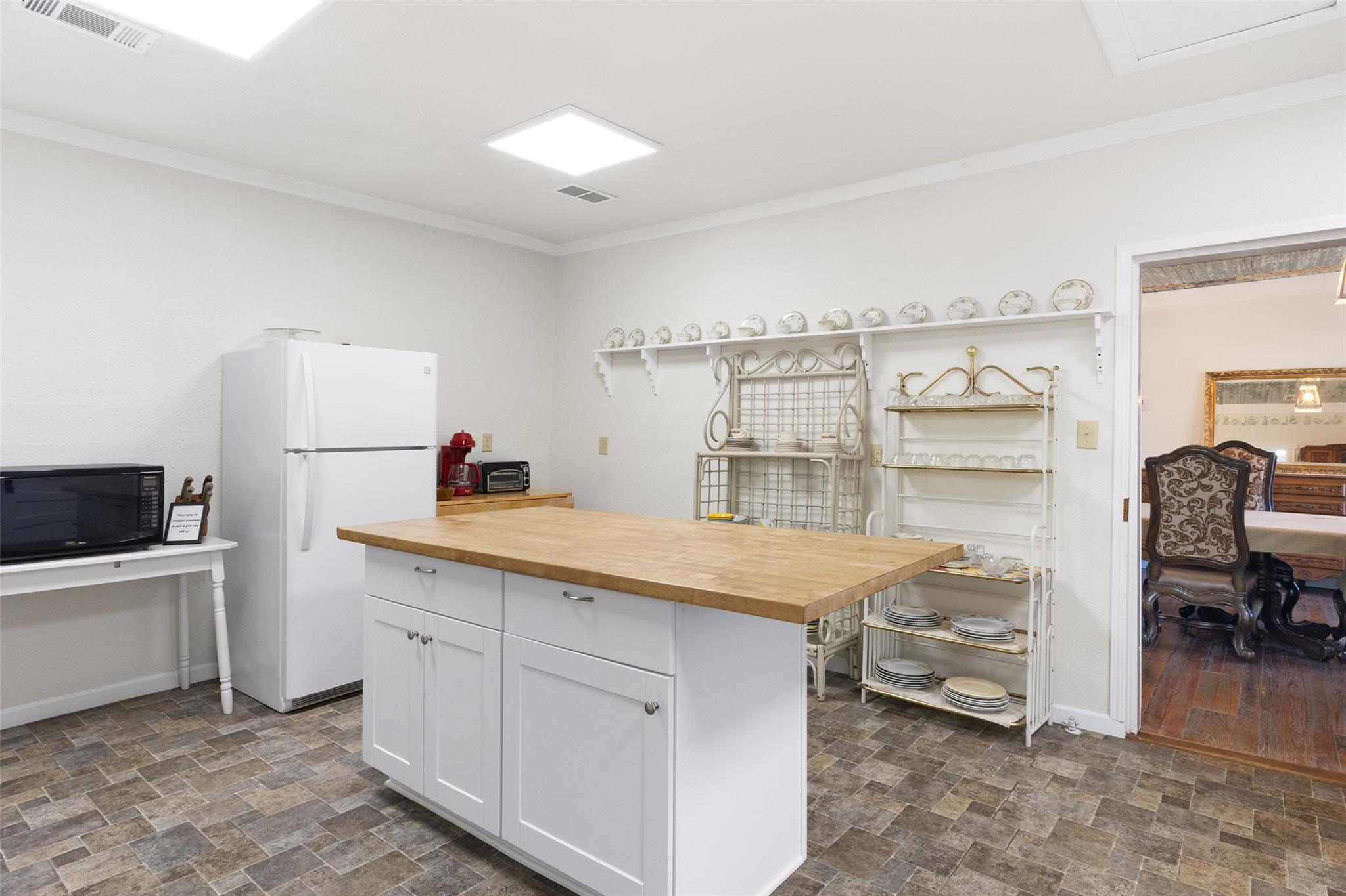 Image 20 of 35 For 201 Nugent Ave