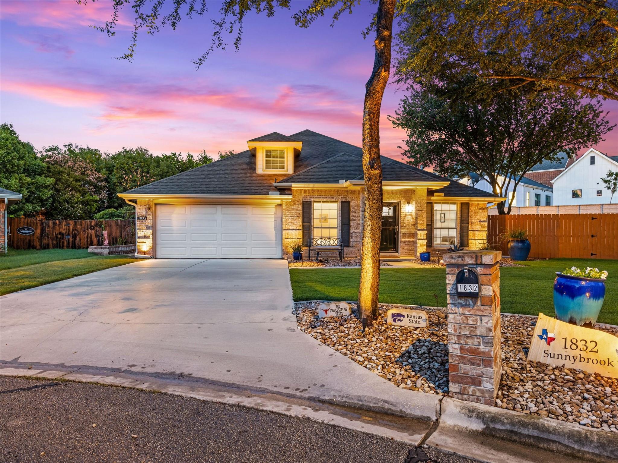 Image 2 of 40 For 1832 Sunnybrook Dr