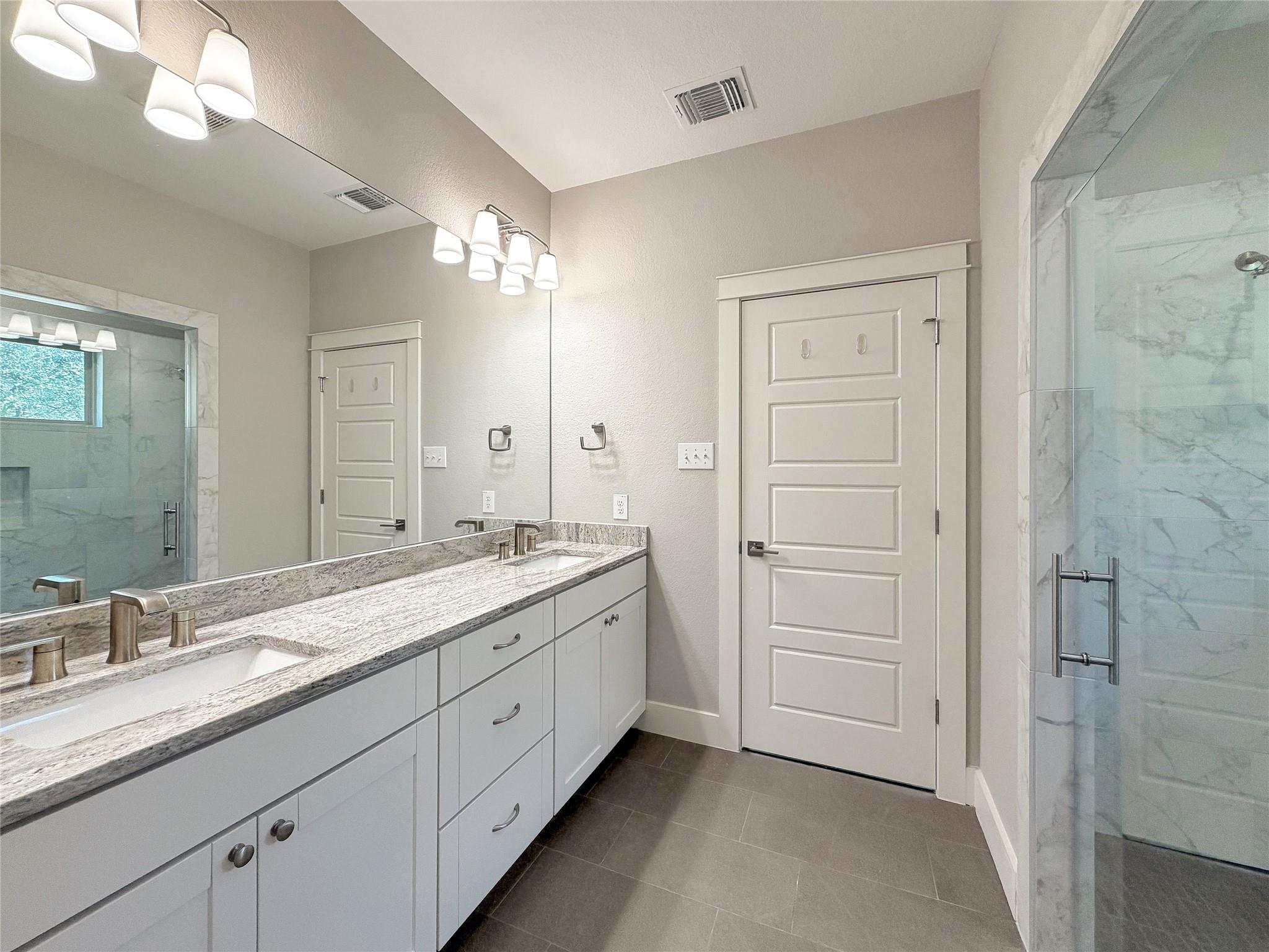 Image 13 of 27 For 381 Monarch  