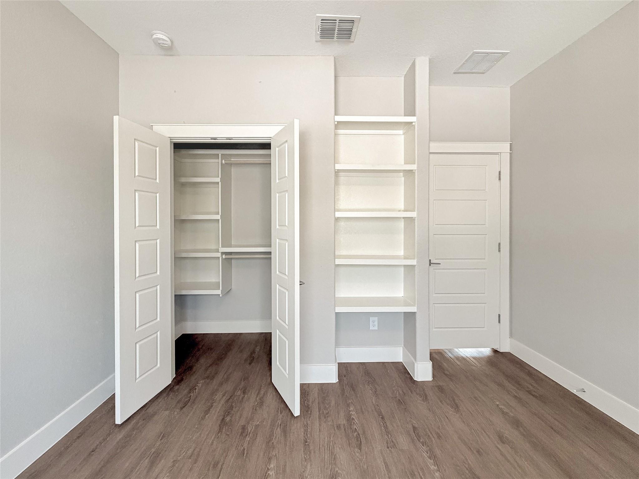 Image 20 of 27 For 381 Monarch  