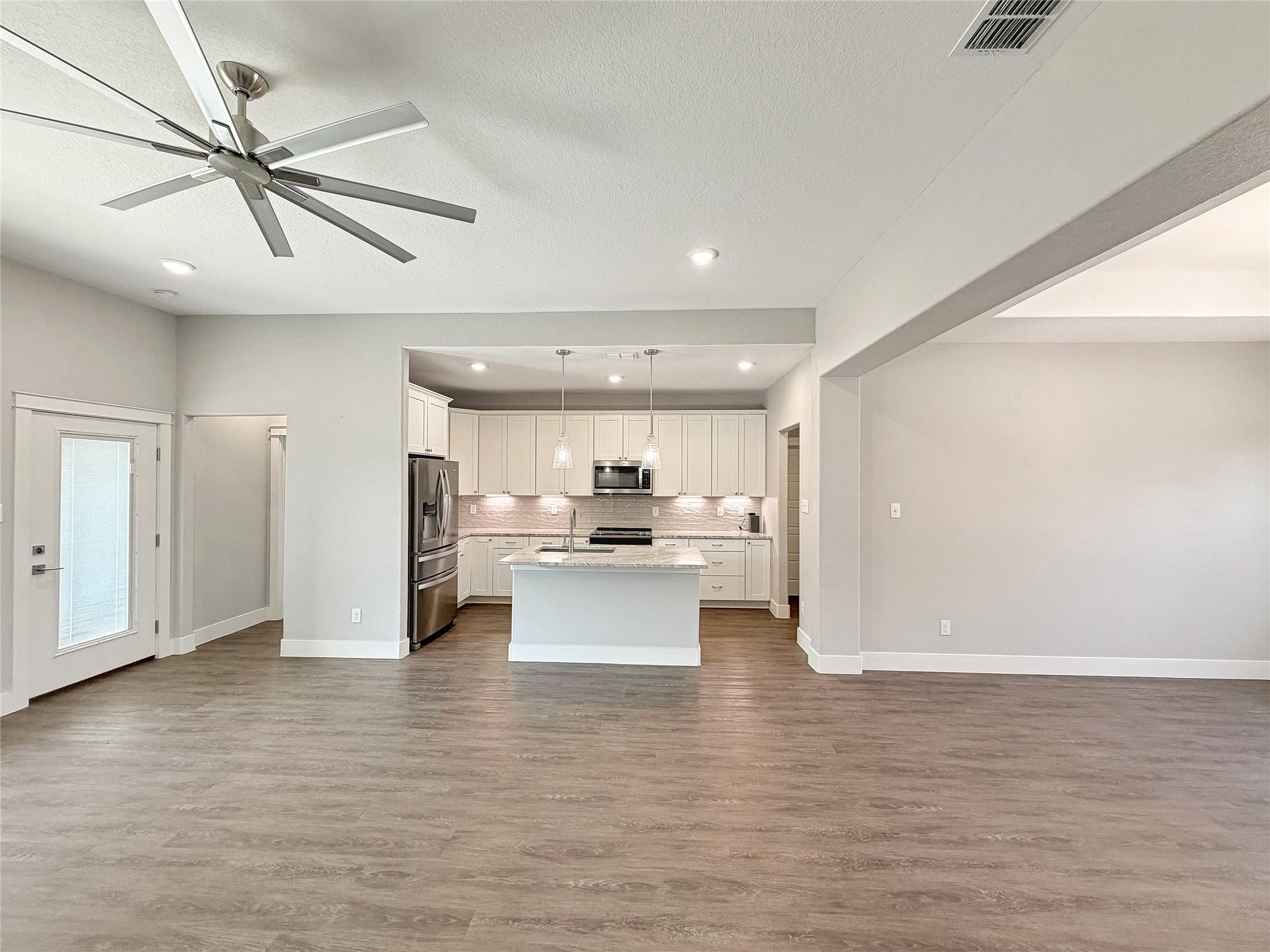 Image 21 of 27 For 381 Monarch  