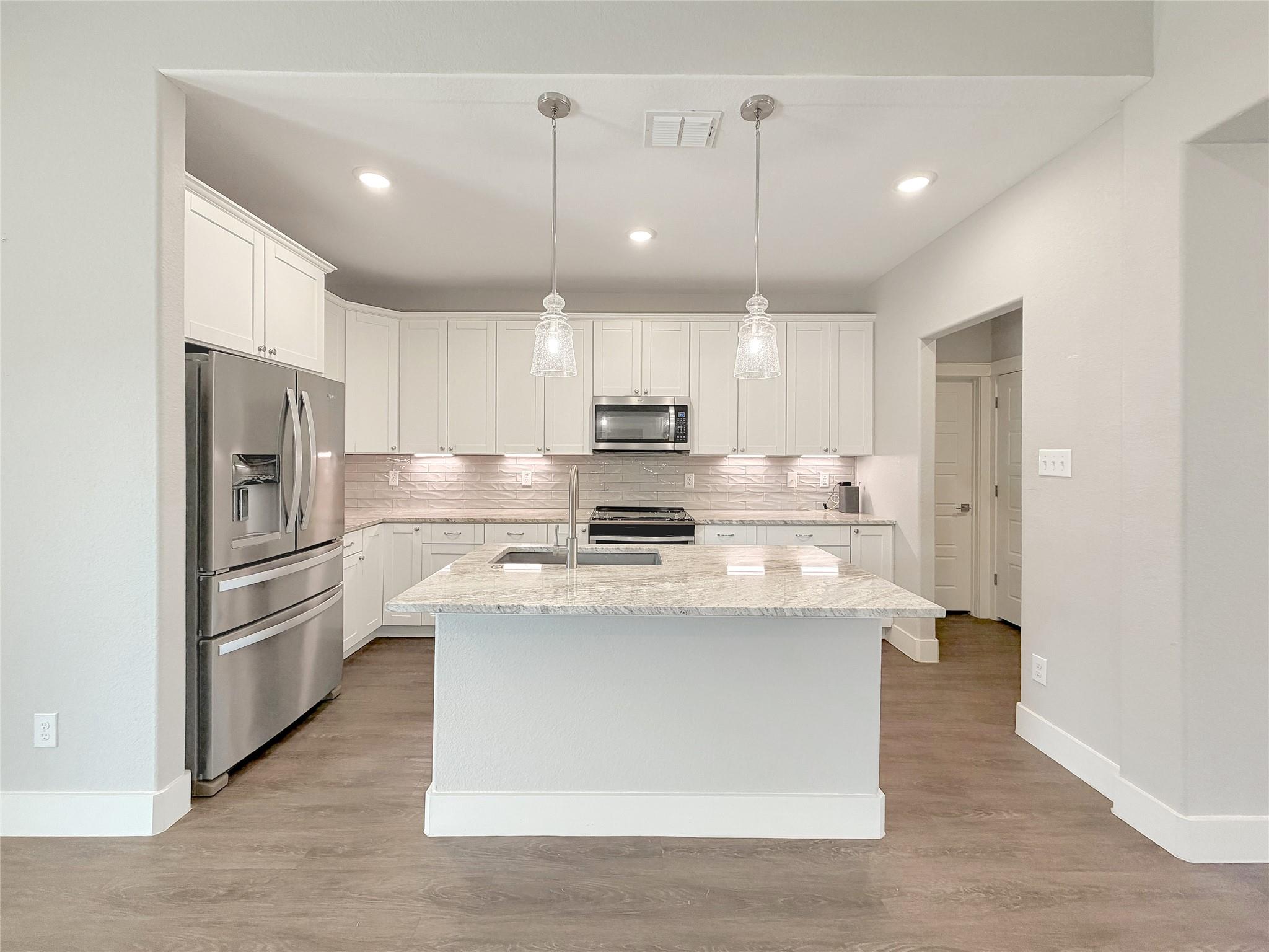 Image 22 of 27 For 381 Monarch  