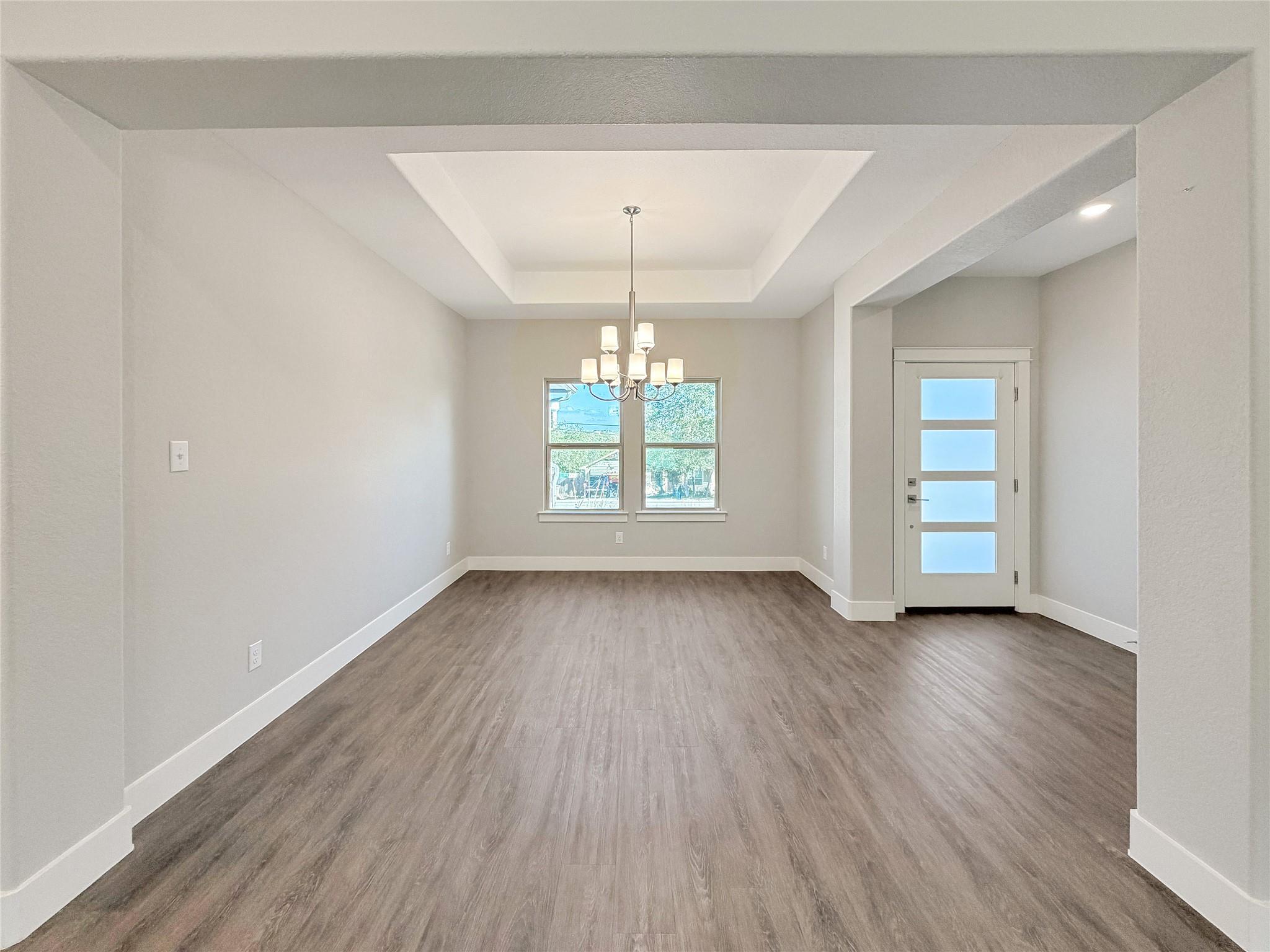 Image 23 of 27 For 381 Monarch  