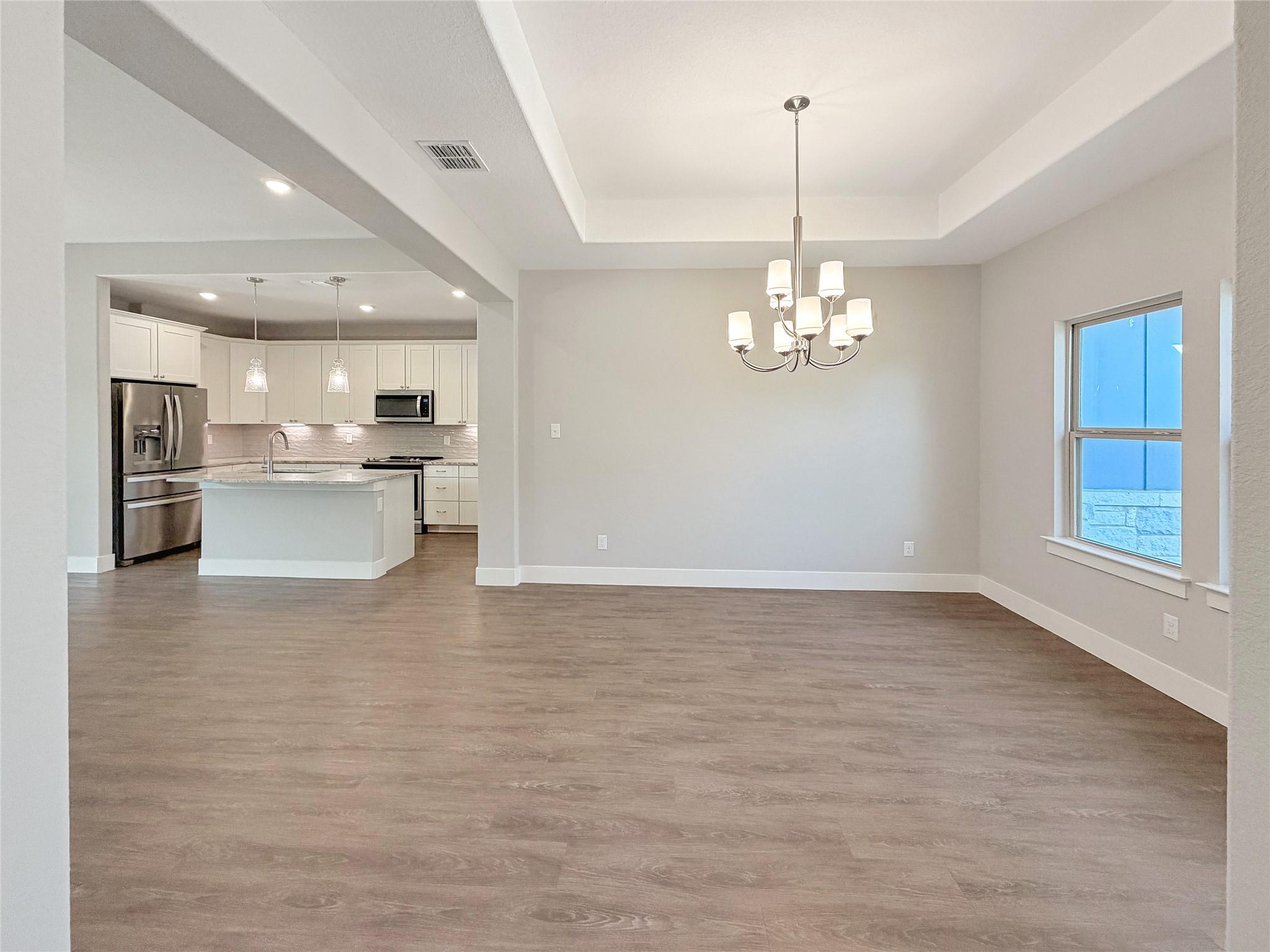 Image 24 of 27 For 381 Monarch  