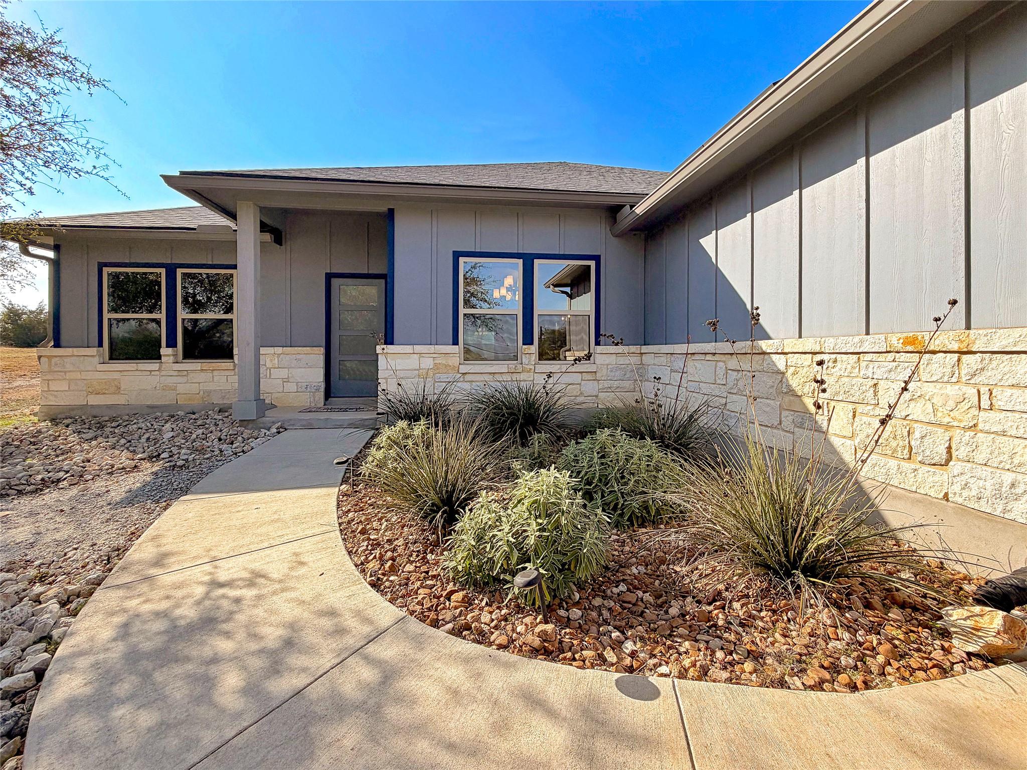 Image 25 of 27 For 381 Monarch  