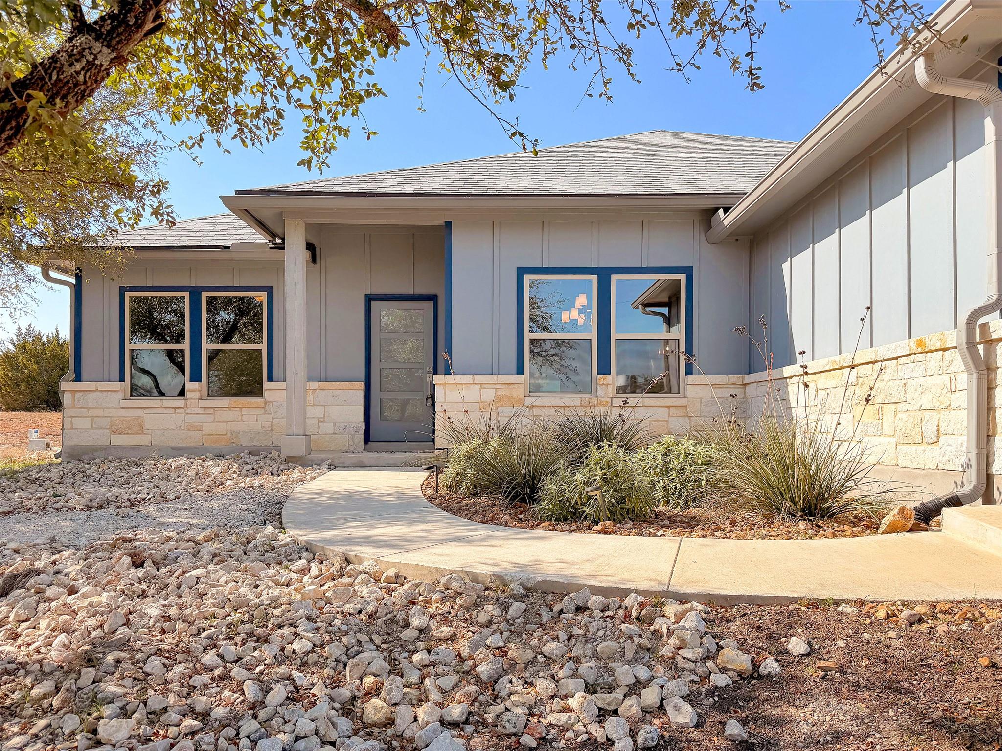 Image 4 of 27 For 381 Monarch  