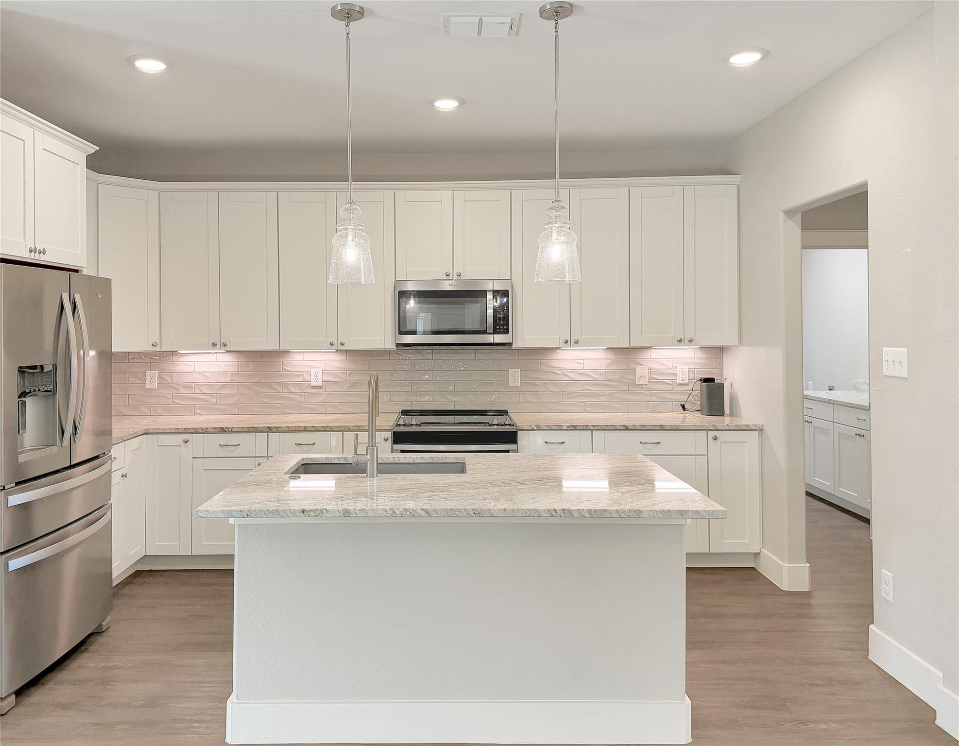 Image 6 of 27 For 381 Monarch  