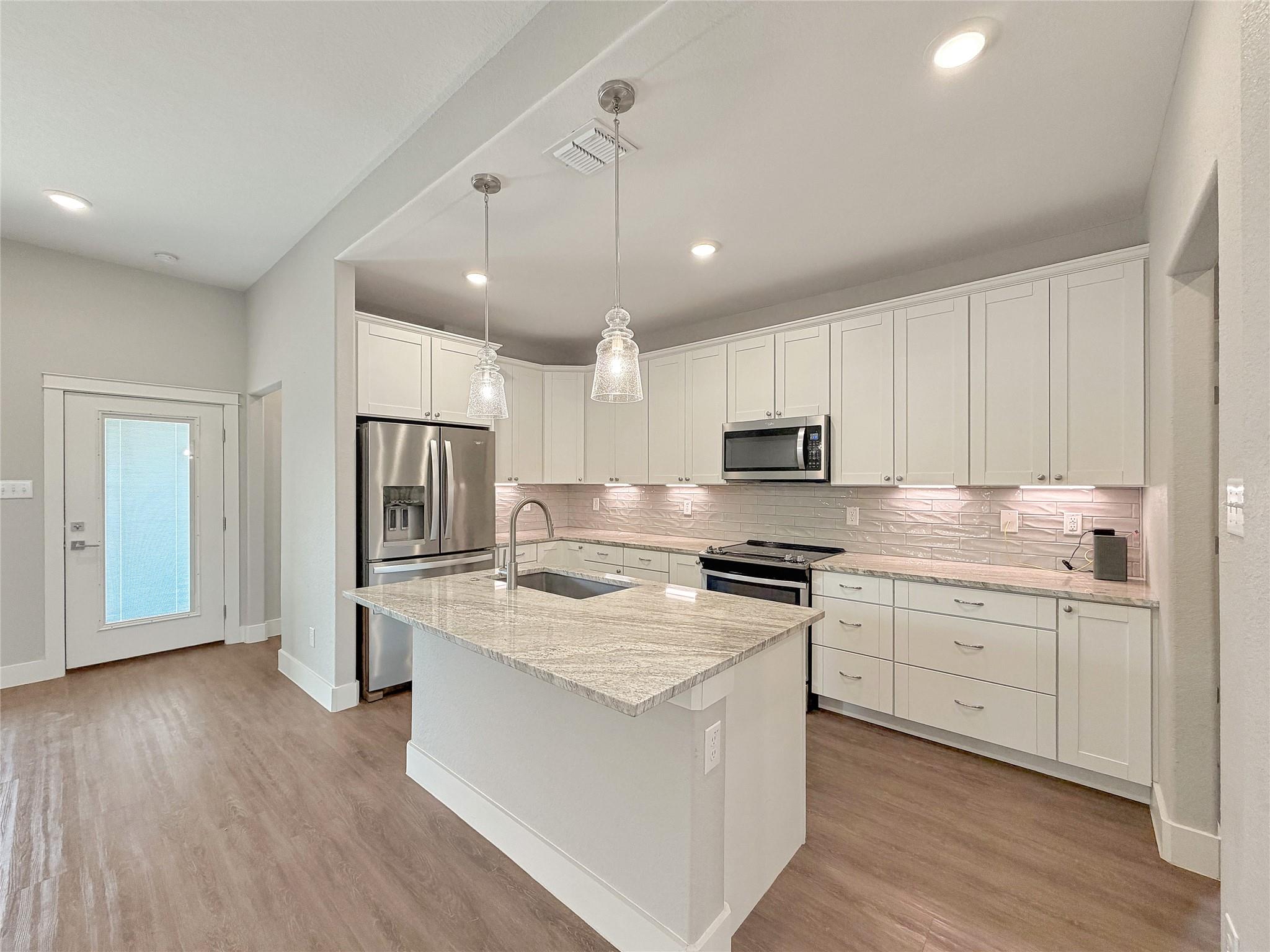 Image 7 of 27 For 381 Monarch  