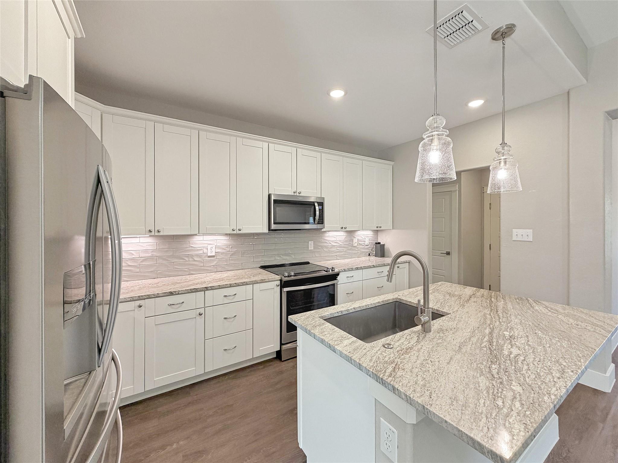 Image 8 of 27 For 381 Monarch  