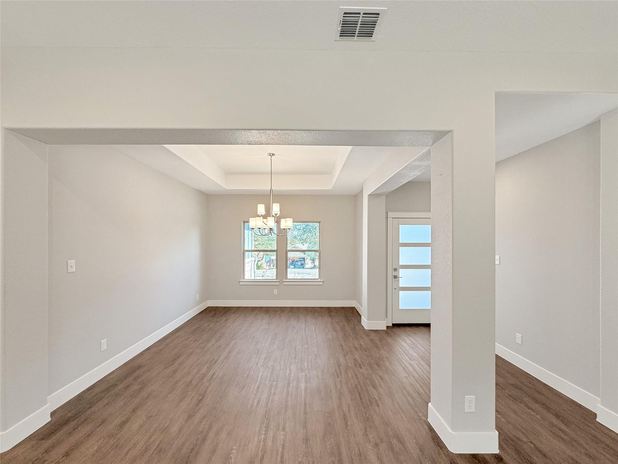 Image 9 of 27 For 381 Monarch  