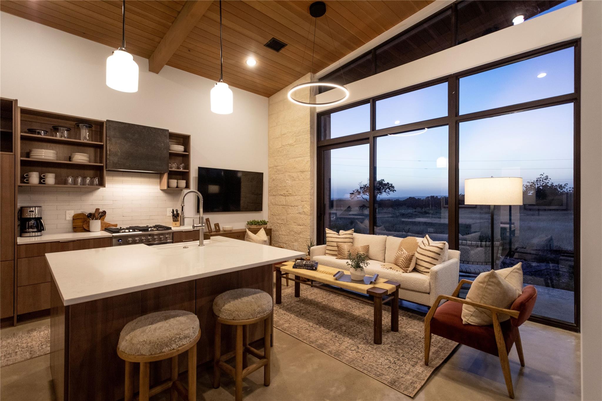 Image 17 of 38 For 9361 Us Highway 290 118