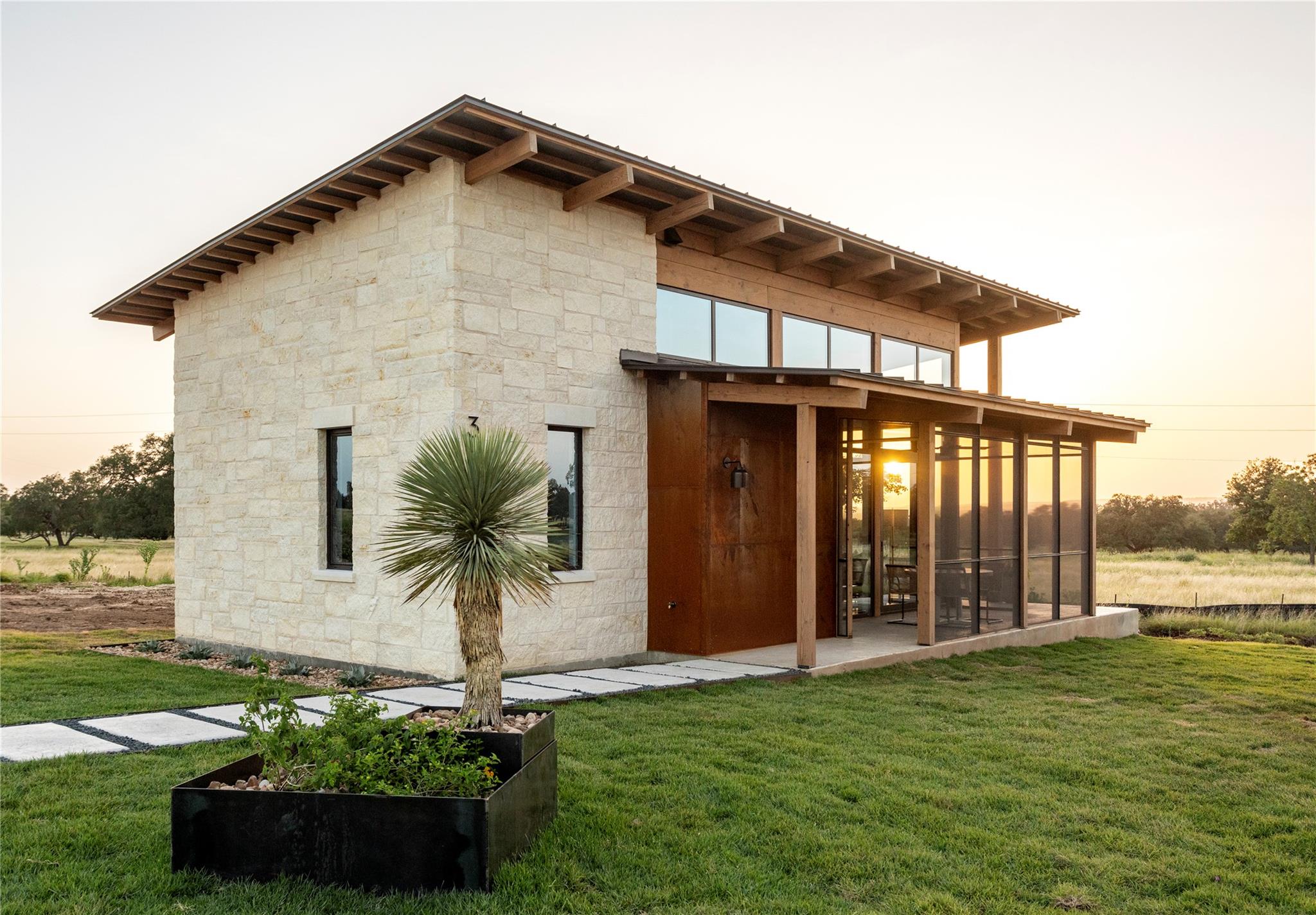 Image 4 of 38 For 9361 Us Highway 290 118