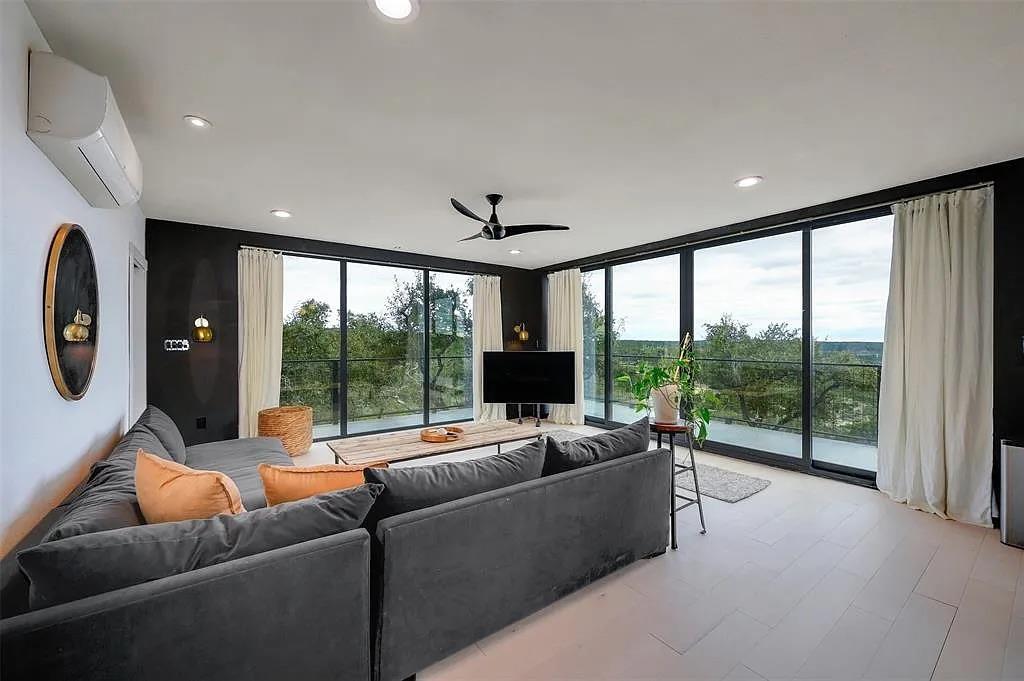 Image 12 of 27 For 640 Ghost Dancer