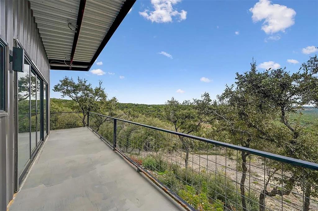 Image 17 of 27 For 640 Ghost Dancer