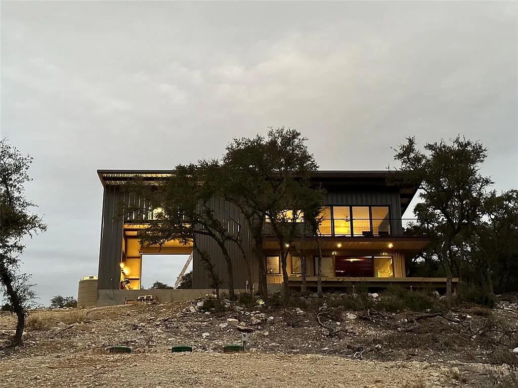 Image 21 of 27 For 640 Ghost Dancer