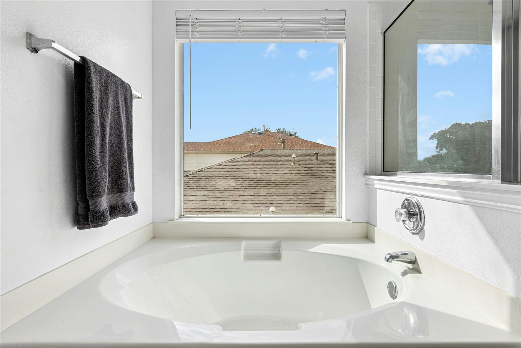 Image 22 of 34 For 13243 Woodthorn Way