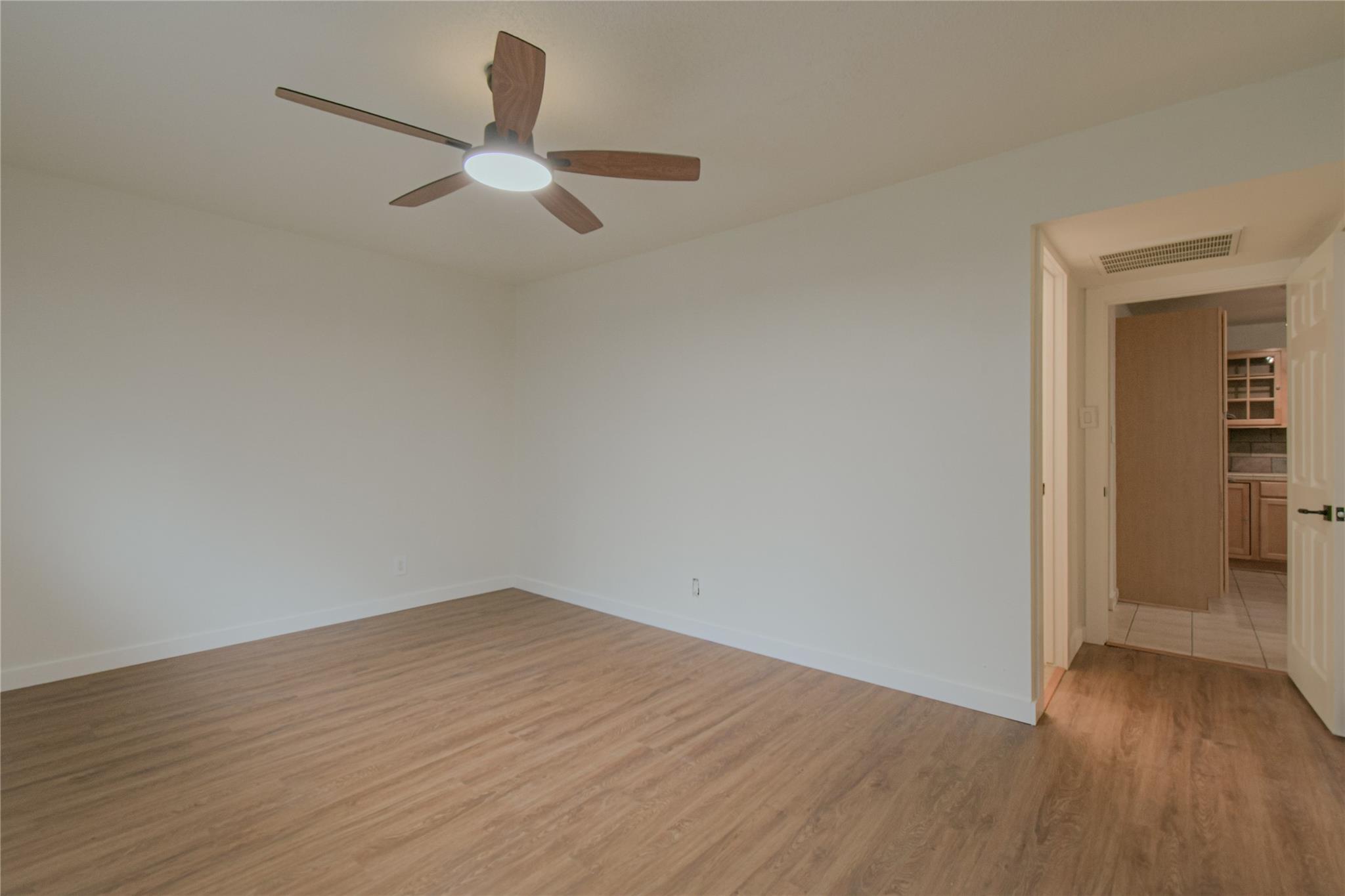 Image 11 of 29 For 12605 Moss Hollow St