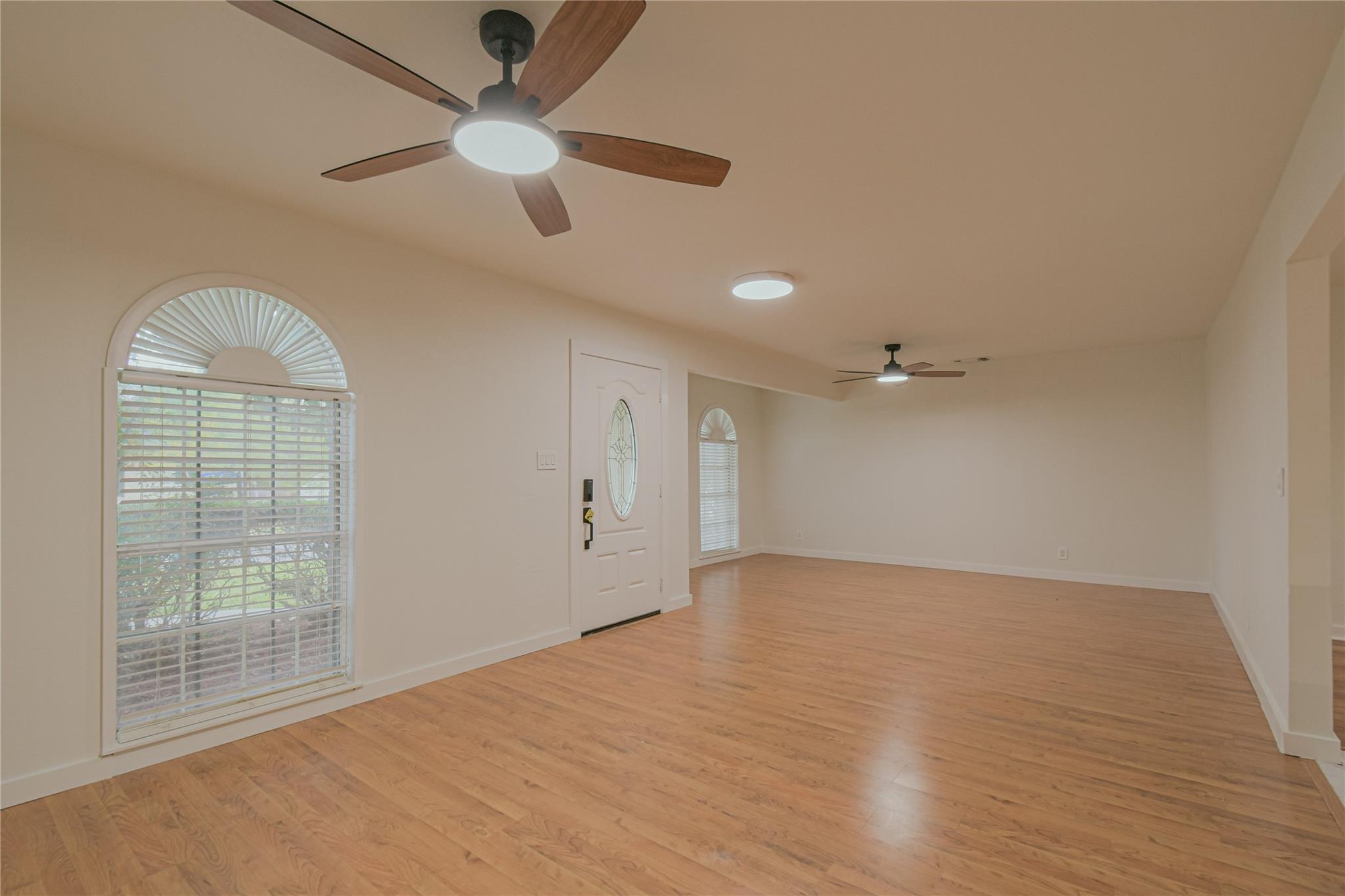 Image 15 of 29 For 12605 Moss Hollow St