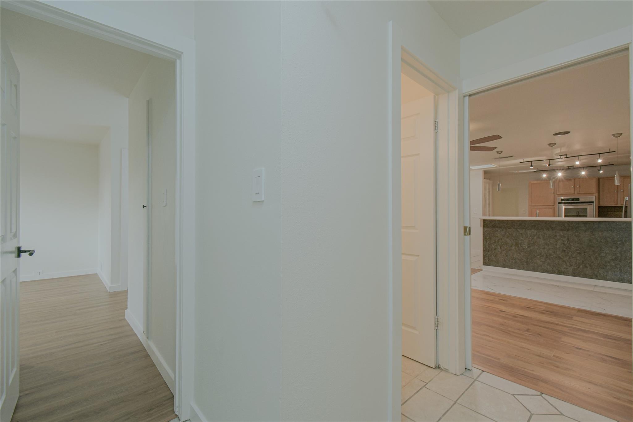 Image 18 of 29 For 12605 Moss Hollow St