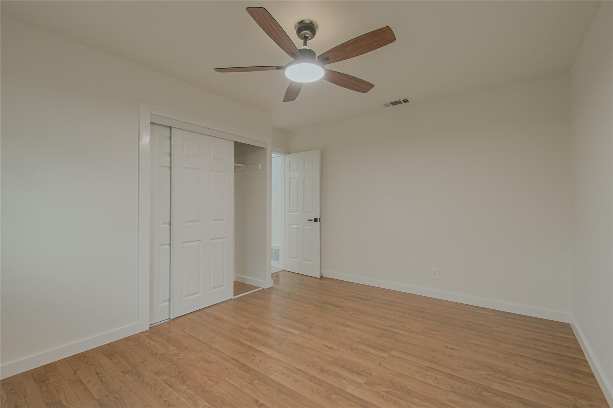 Image 20 of 29 For 12605 Moss Hollow St