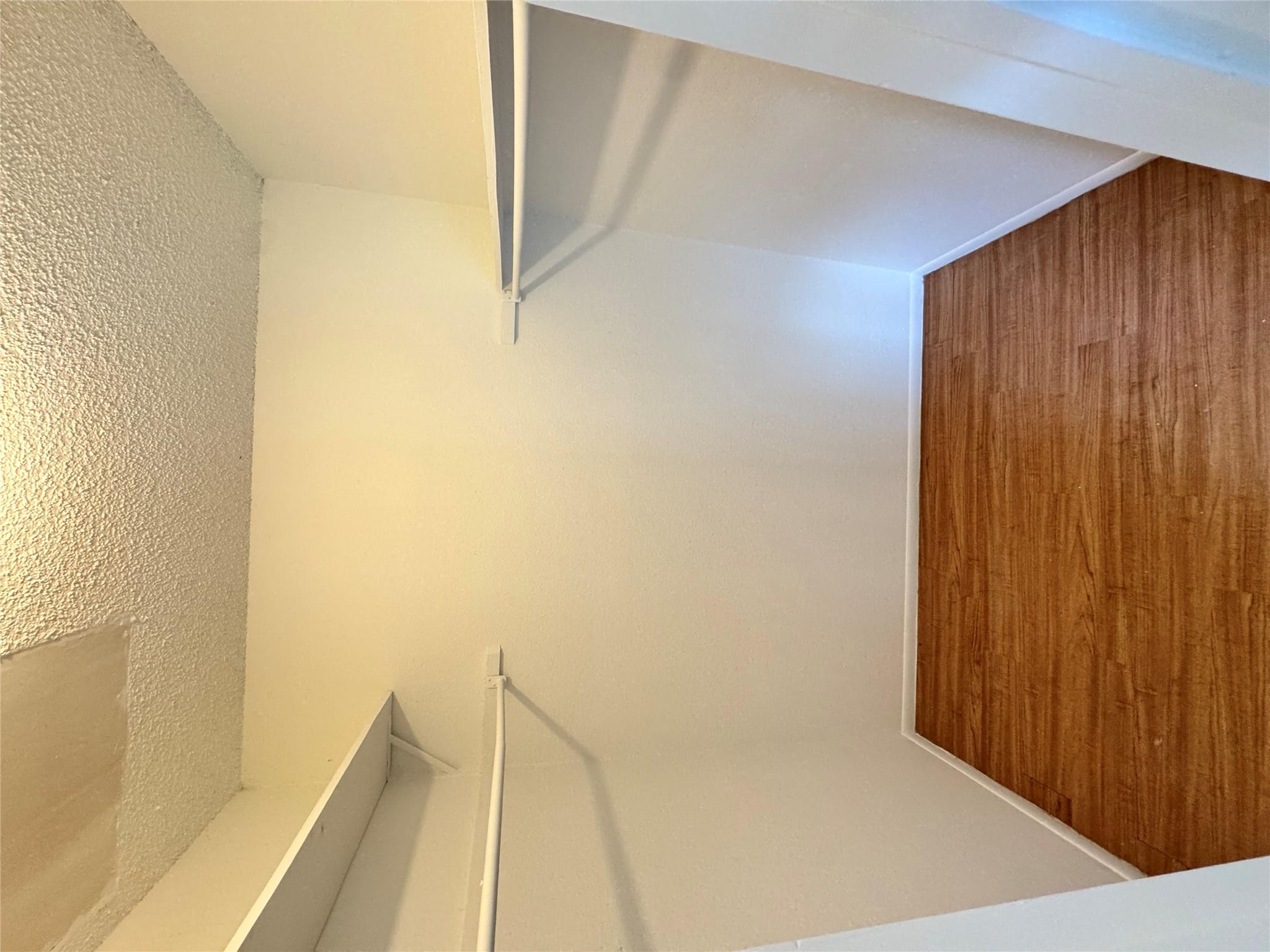 Image 3 of 11 For 1085 Linde Ave 1095