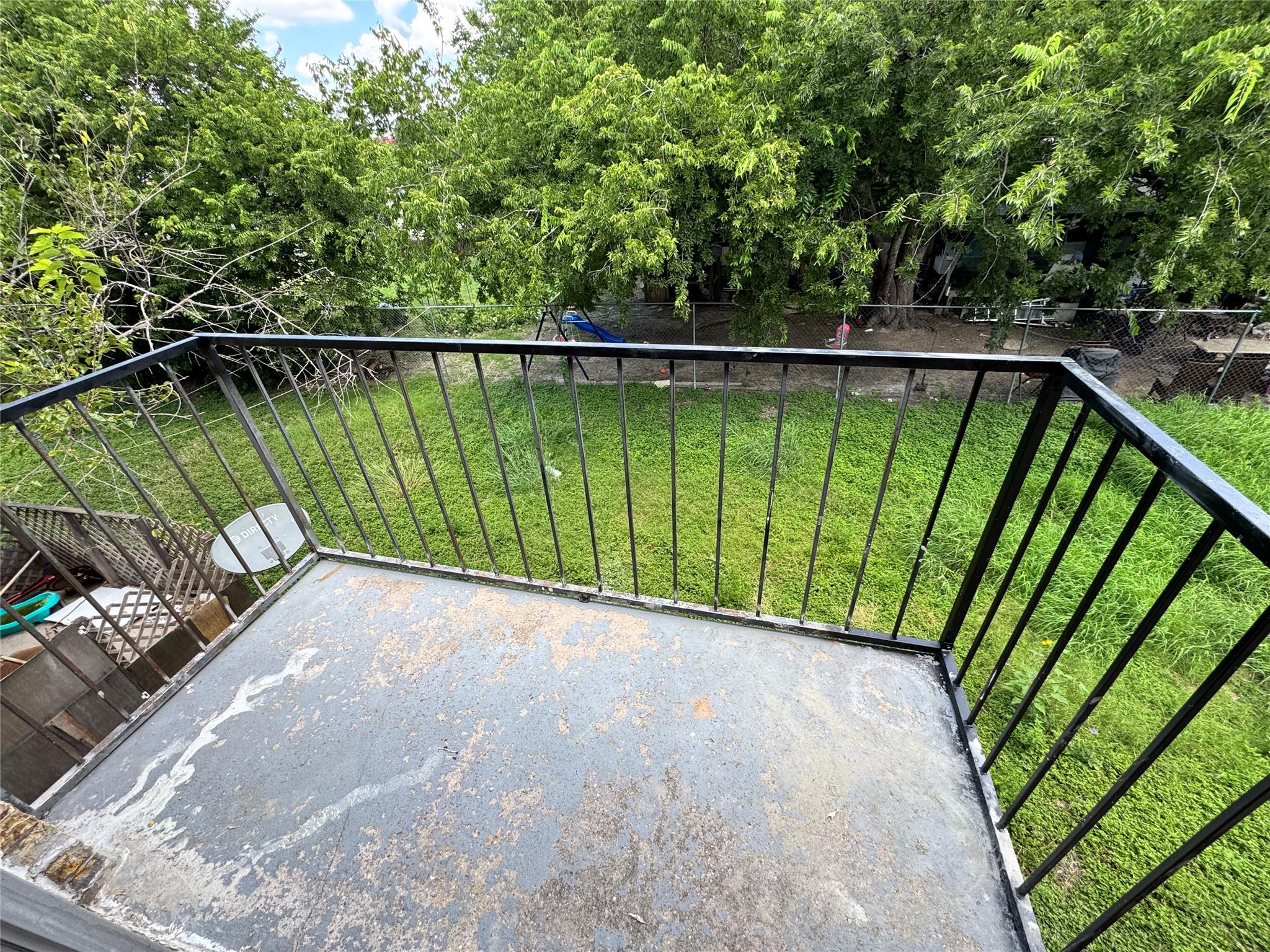Image 4 of 11 For 1085 Linde Ave 1095